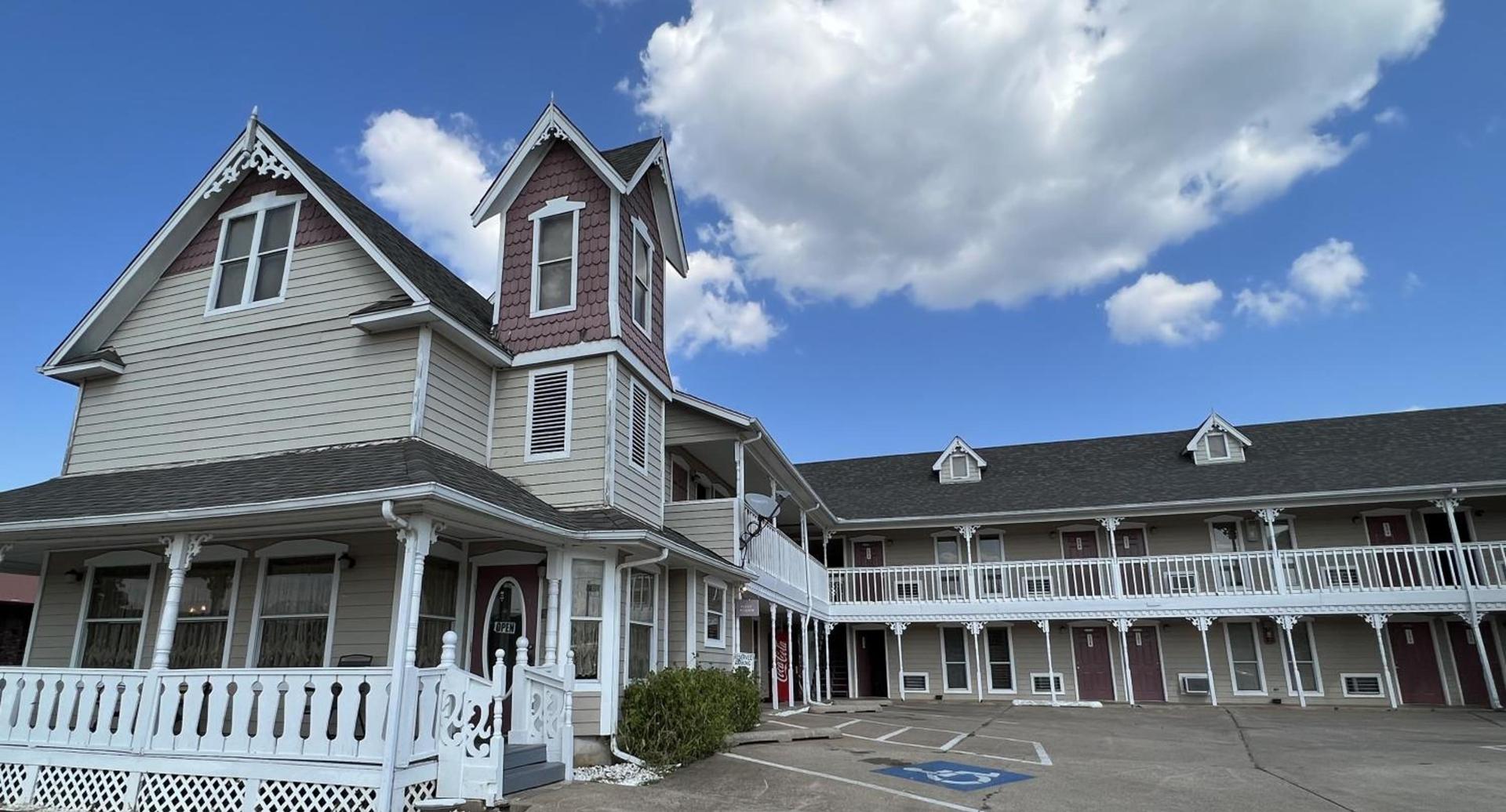 Victorian Inn photo 18