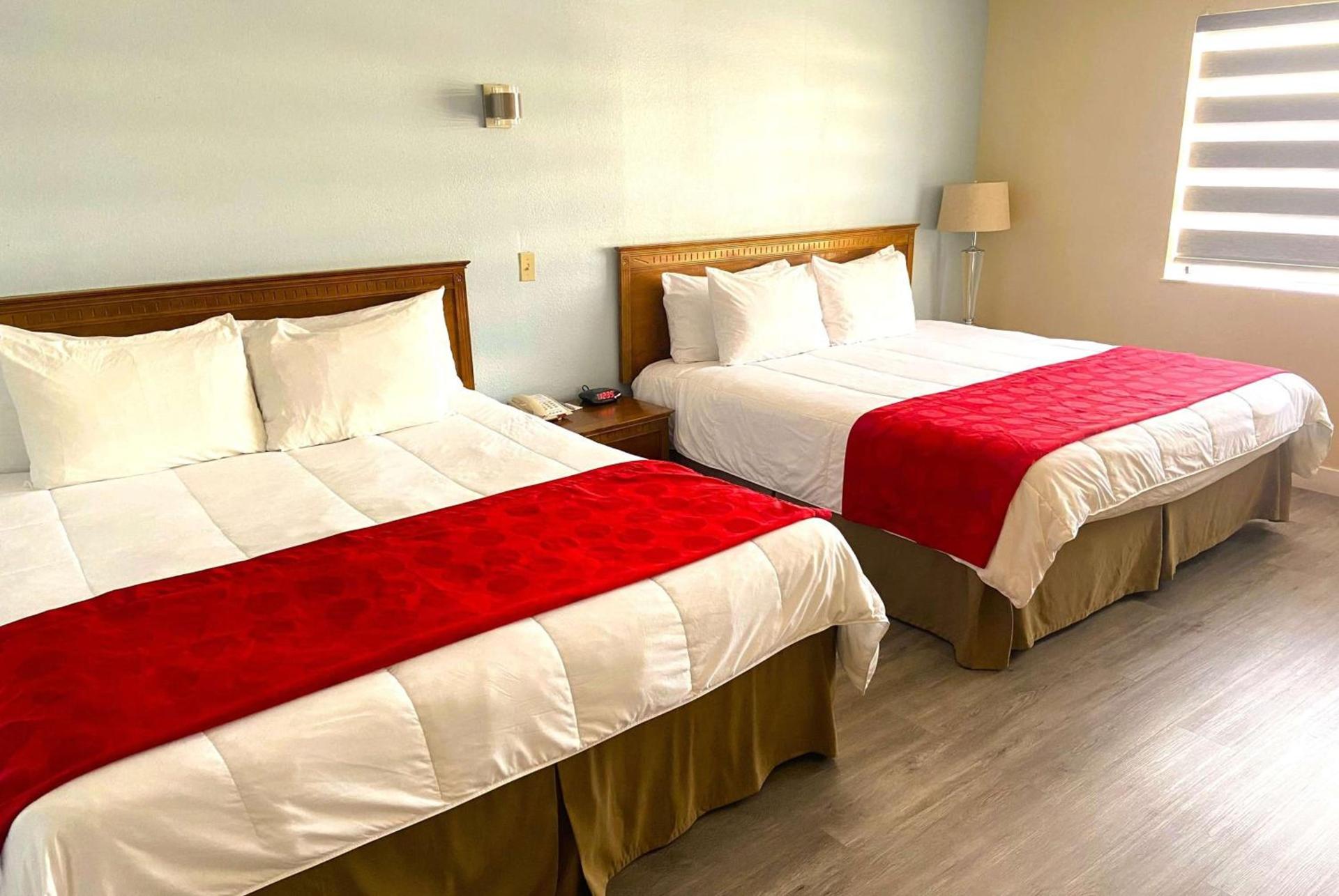 Ramada by Wyndham Los Angeles/Wilshire Center photo 4