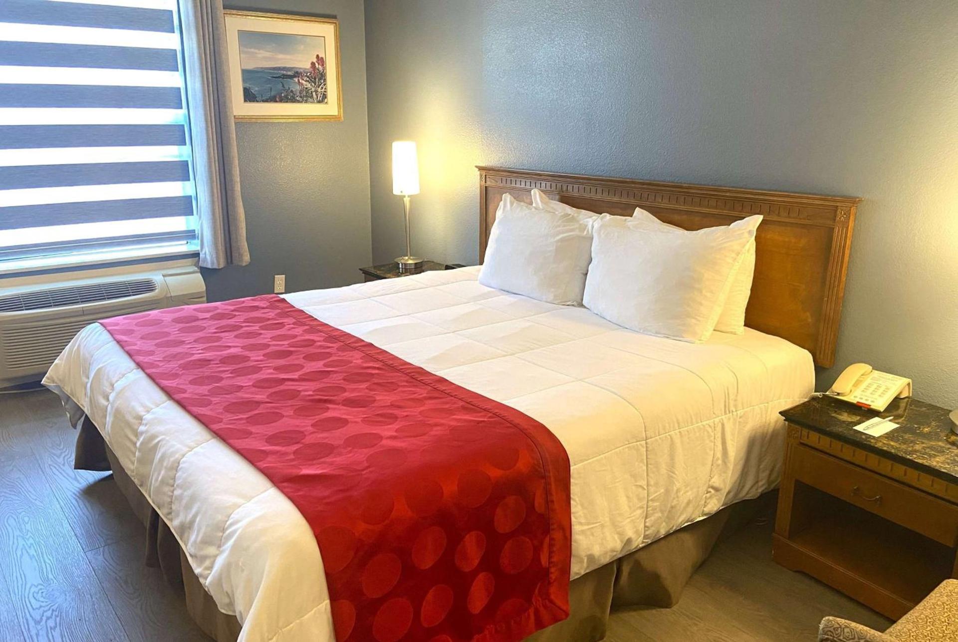 Ramada by Wyndham Los Angeles/Wilshire Center photo 6