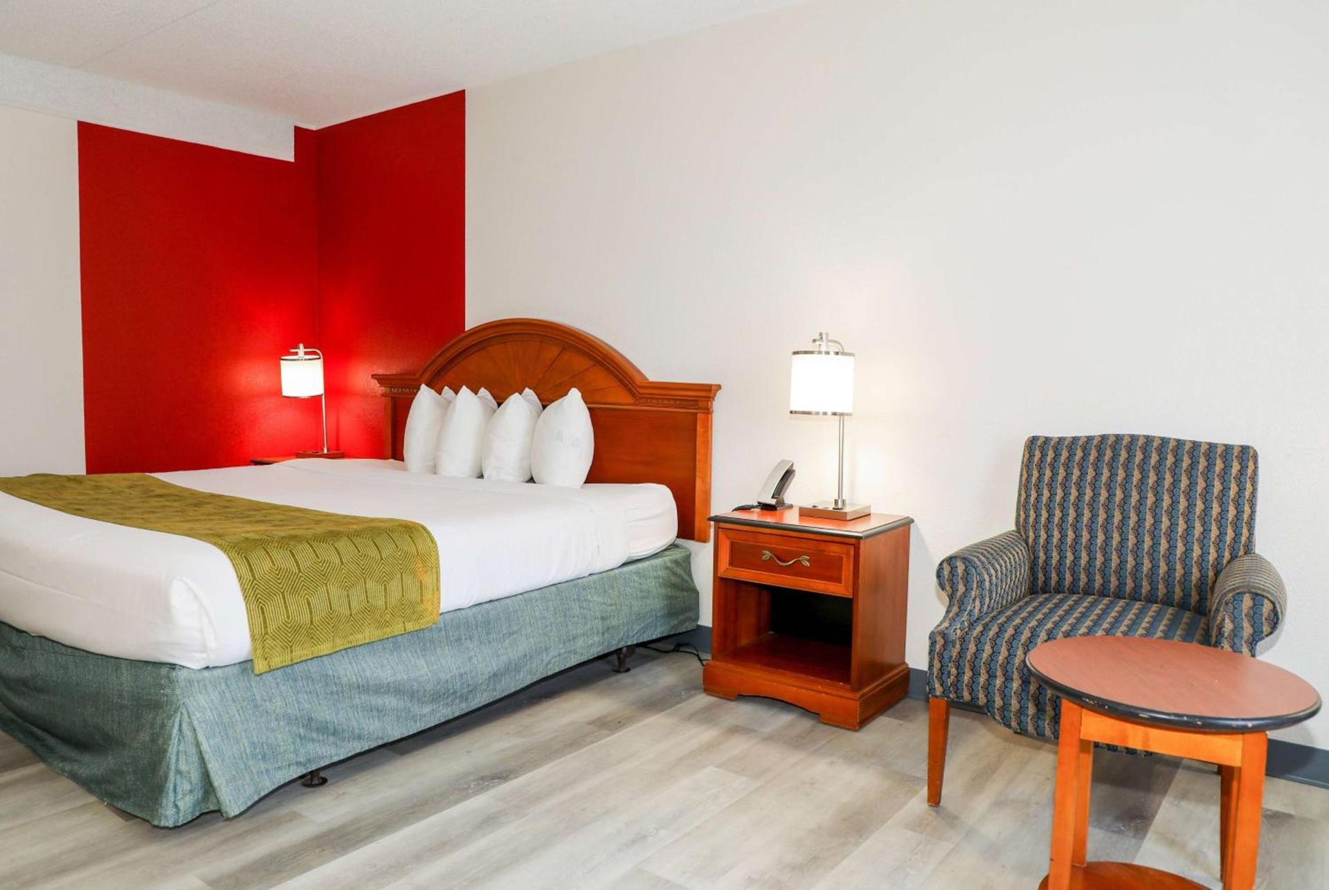 Ramada by Wyndham Cumberland Downtown photo 18