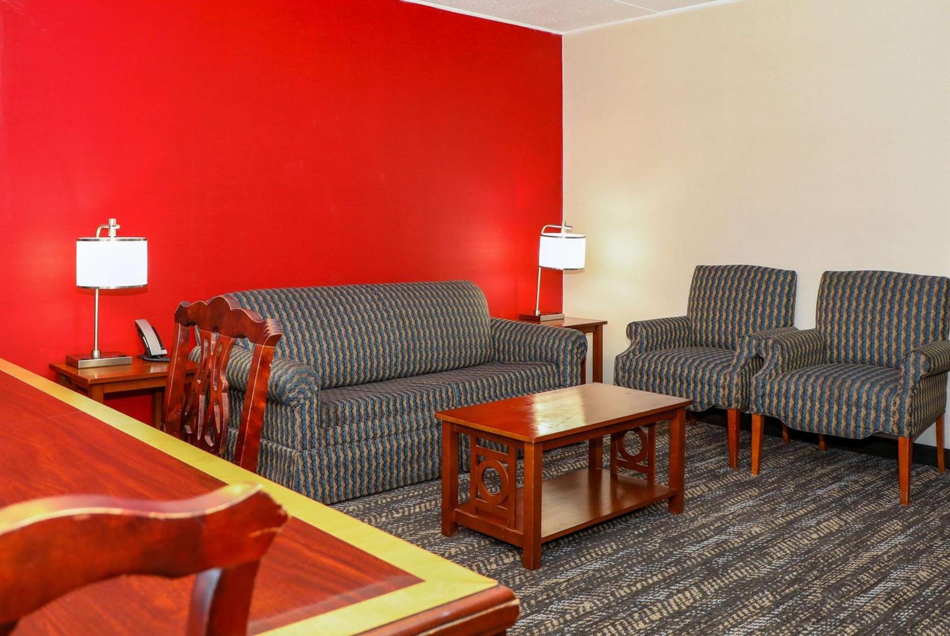 Ramada by Wyndham Cumberland Downtown photo 22