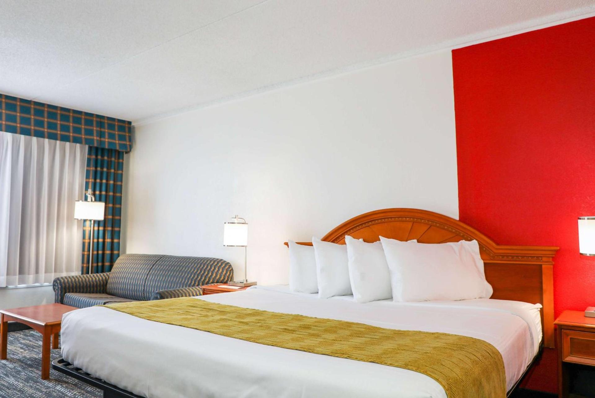 Ramada by Wyndham Cumberland Downtown photo 24