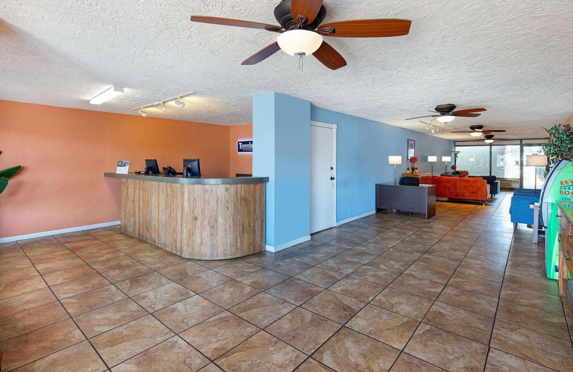 Americana Inn a Travelodge by Wyndham photo 7