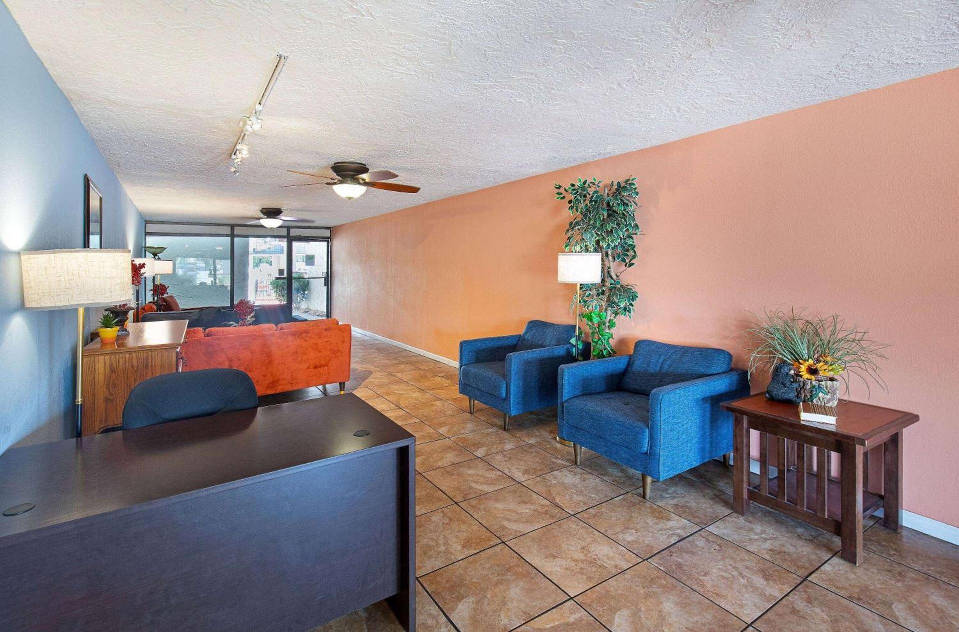 Americana Inn a Travelodge by Wyndham photo 8