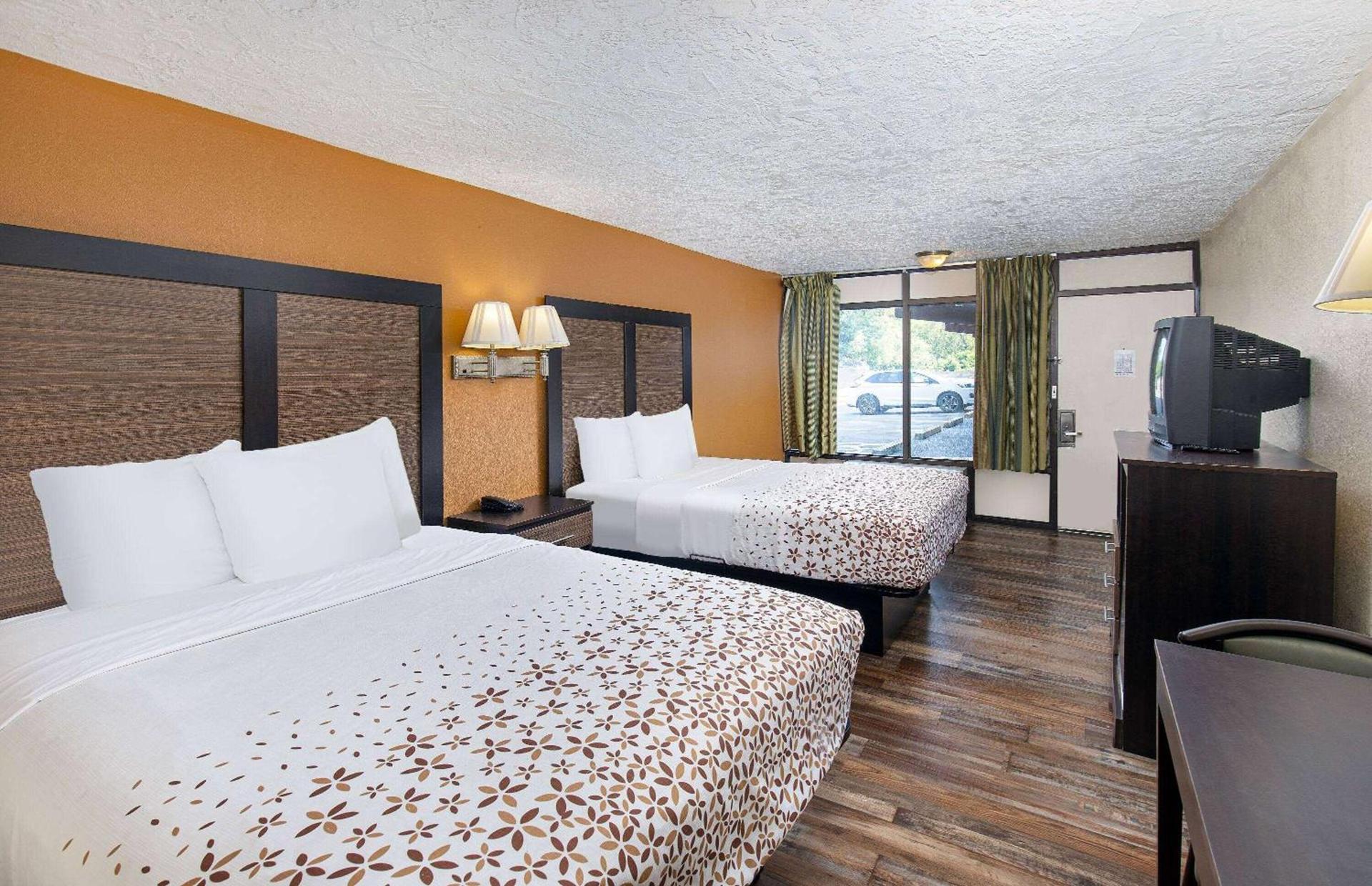 Americana Inn a Travelodge by Wyndham photo 18