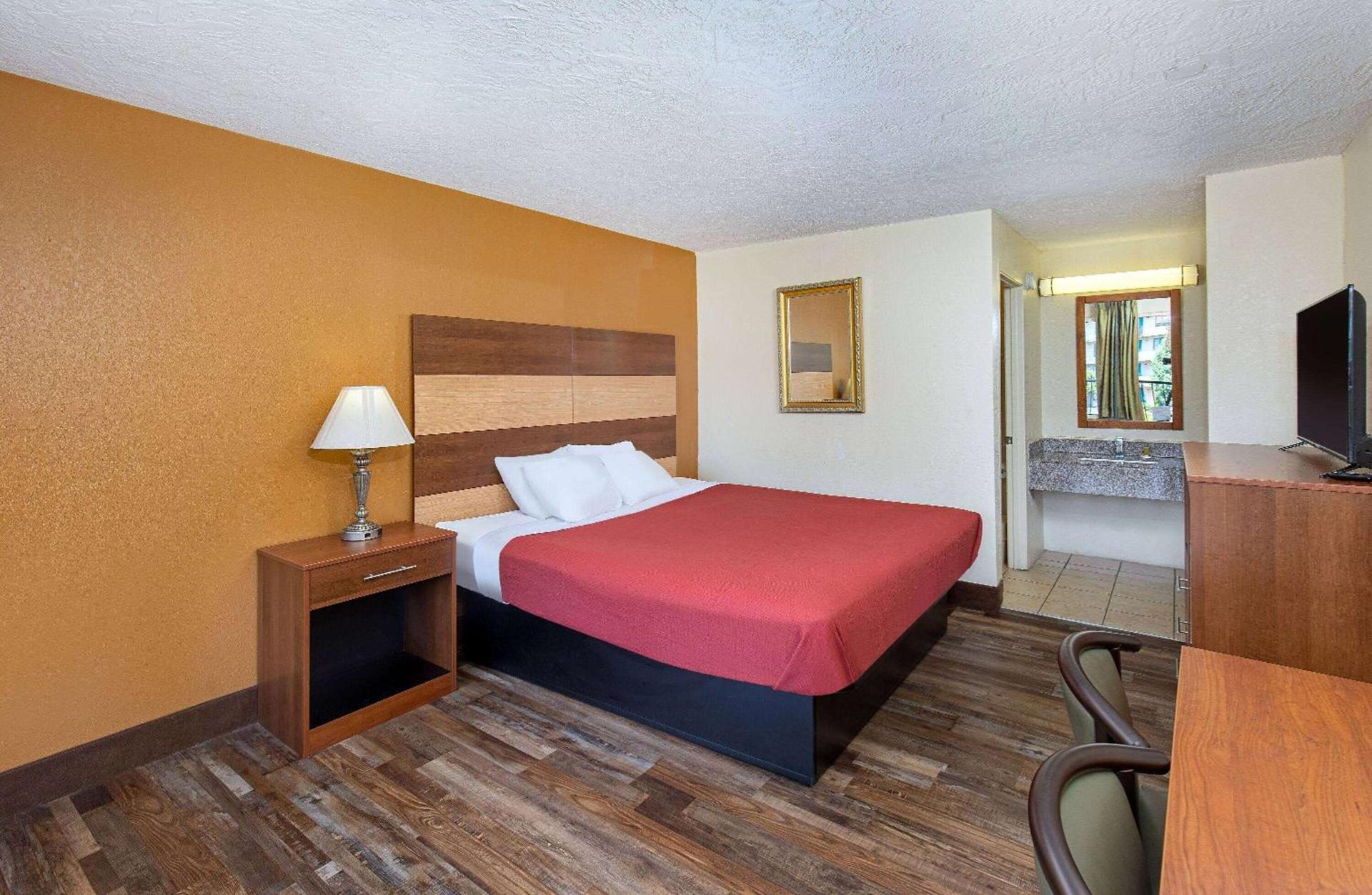 Americana Inn a Travelodge by Wyndham photo 20