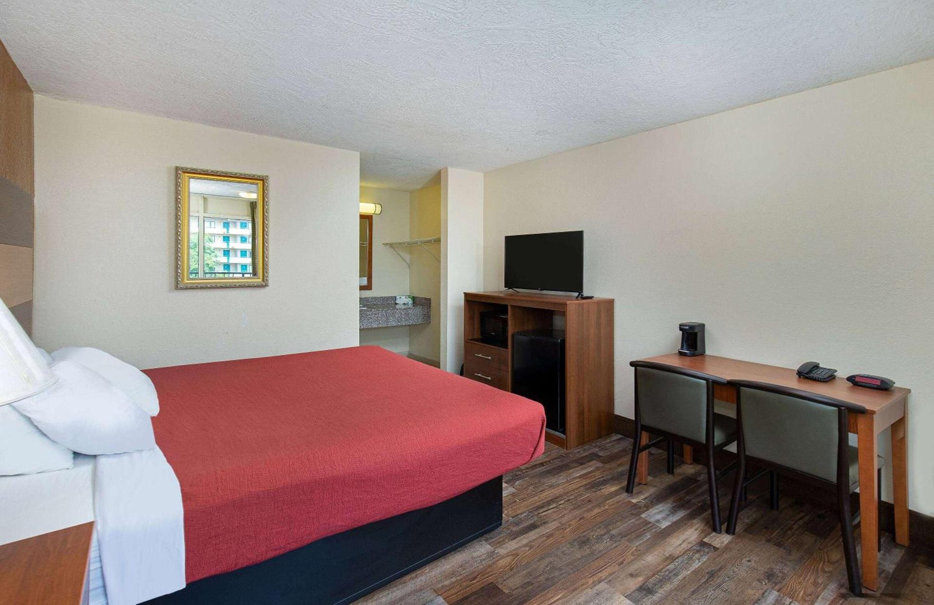 Americana Inn a Travelodge by Wyndham photo 21