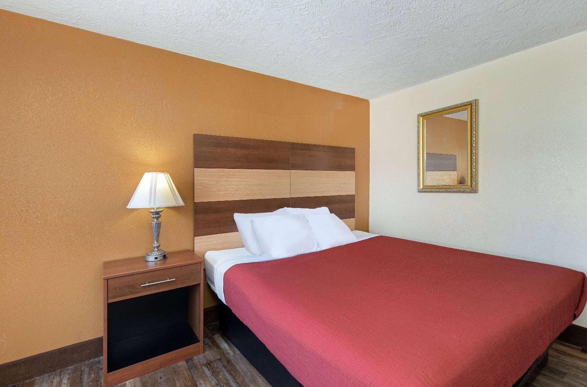 Americana Inn a Travelodge by Wyndham photo 22