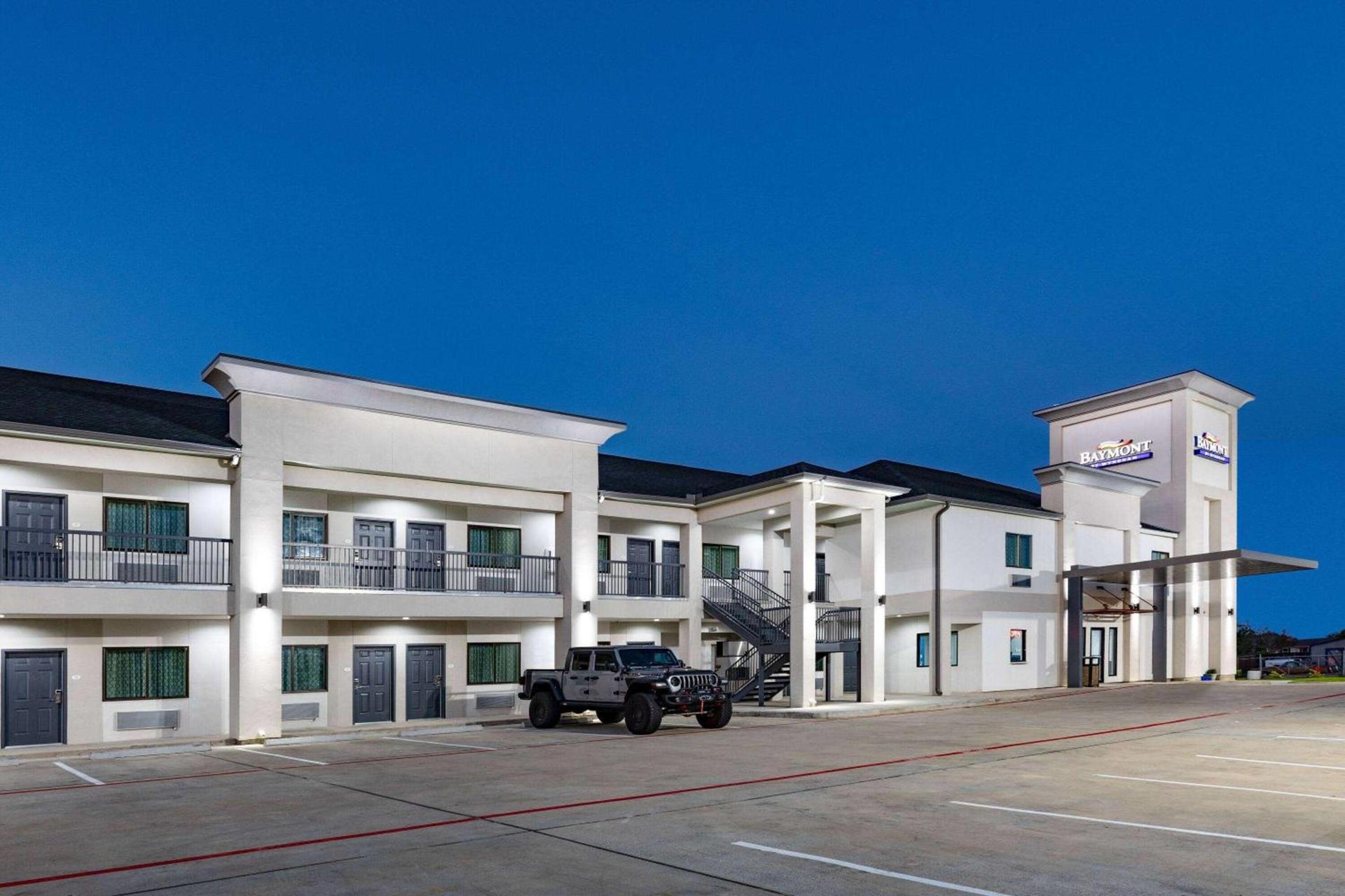 Baymont by Wyndham Freeport Texas photo 4