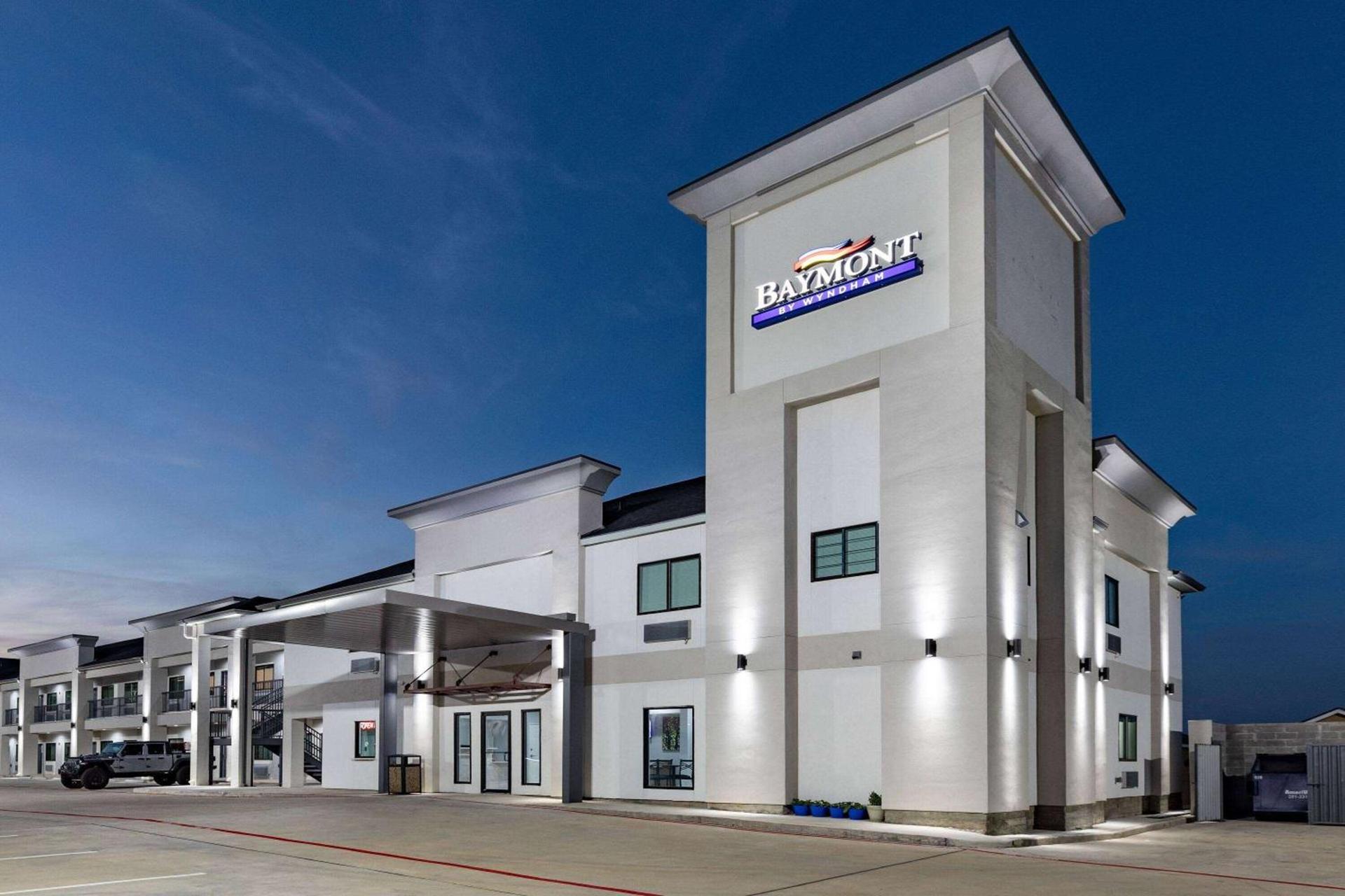 Baymont by Wyndham Freeport Texas photo 5