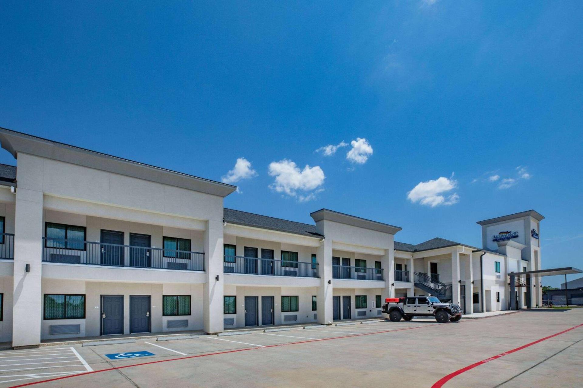 Baymont by Wyndham Freeport Texas photo 6