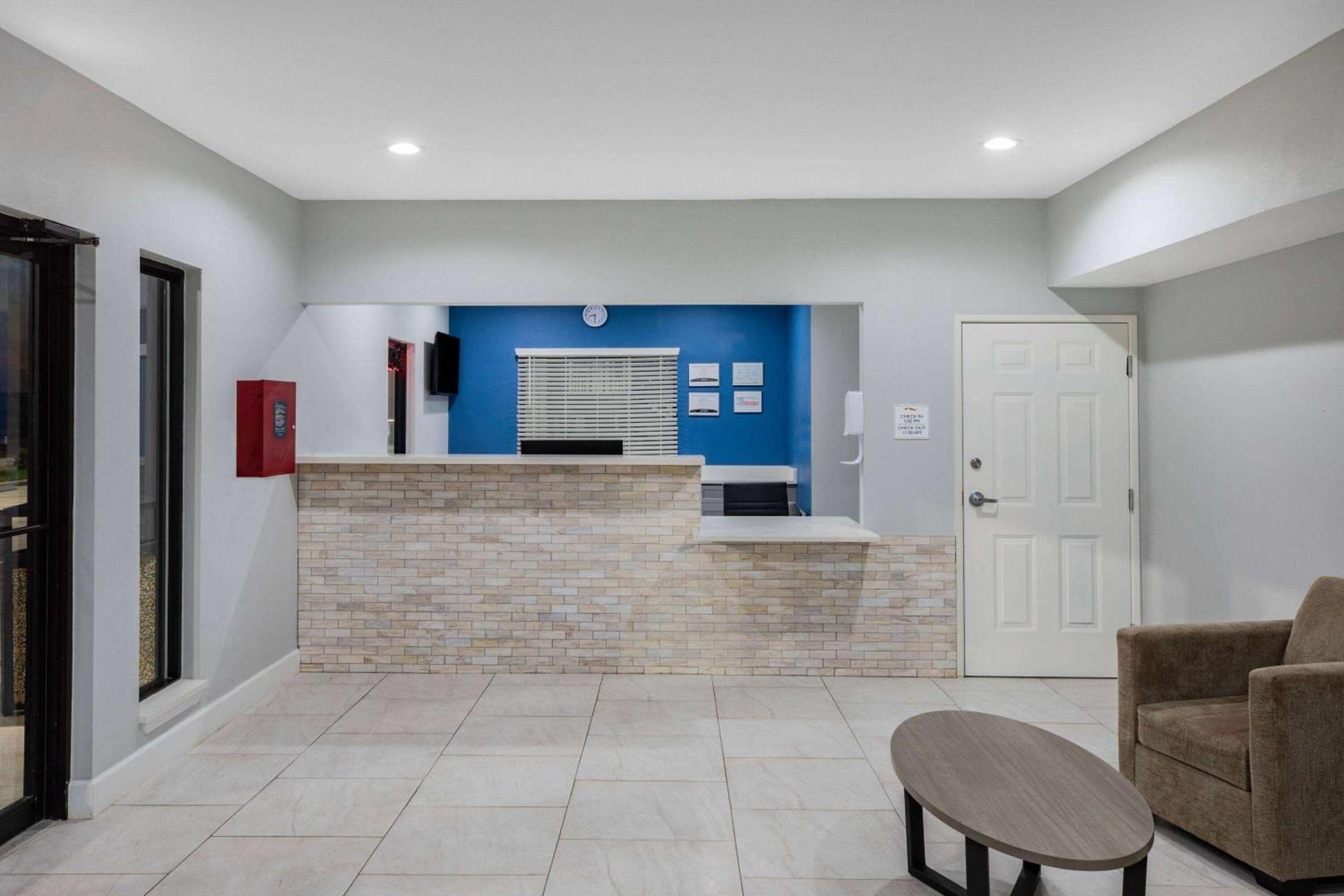 Baymont by Wyndham Freeport Texas photo 9