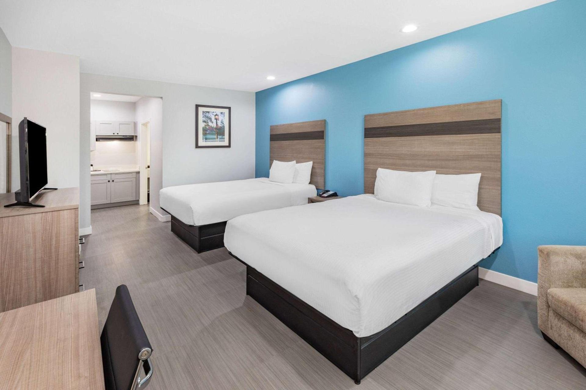 Baymont by Wyndham Freeport Texas photo 43