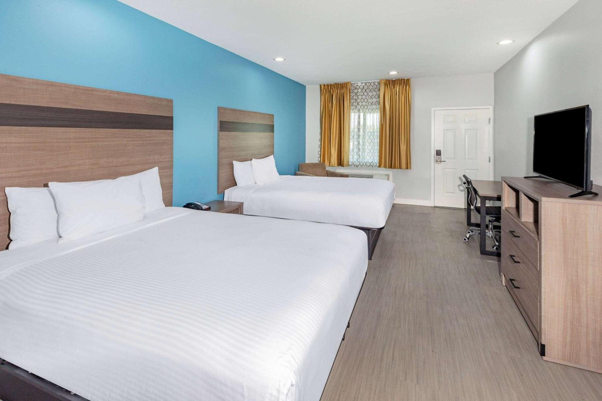 Baymont by Wyndham Freeport Texas photo 44