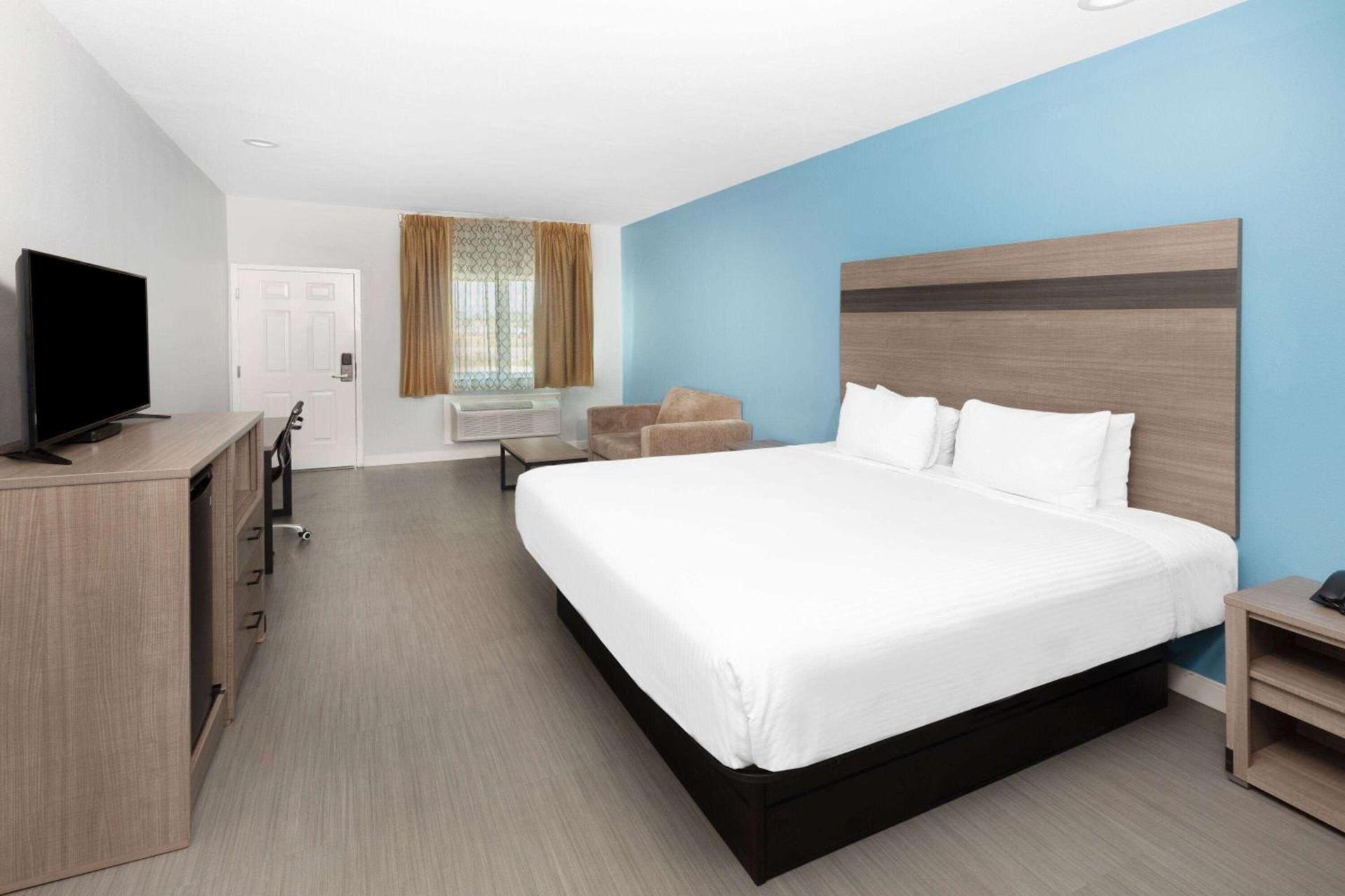 Baymont by Wyndham Freeport Texas photo 46