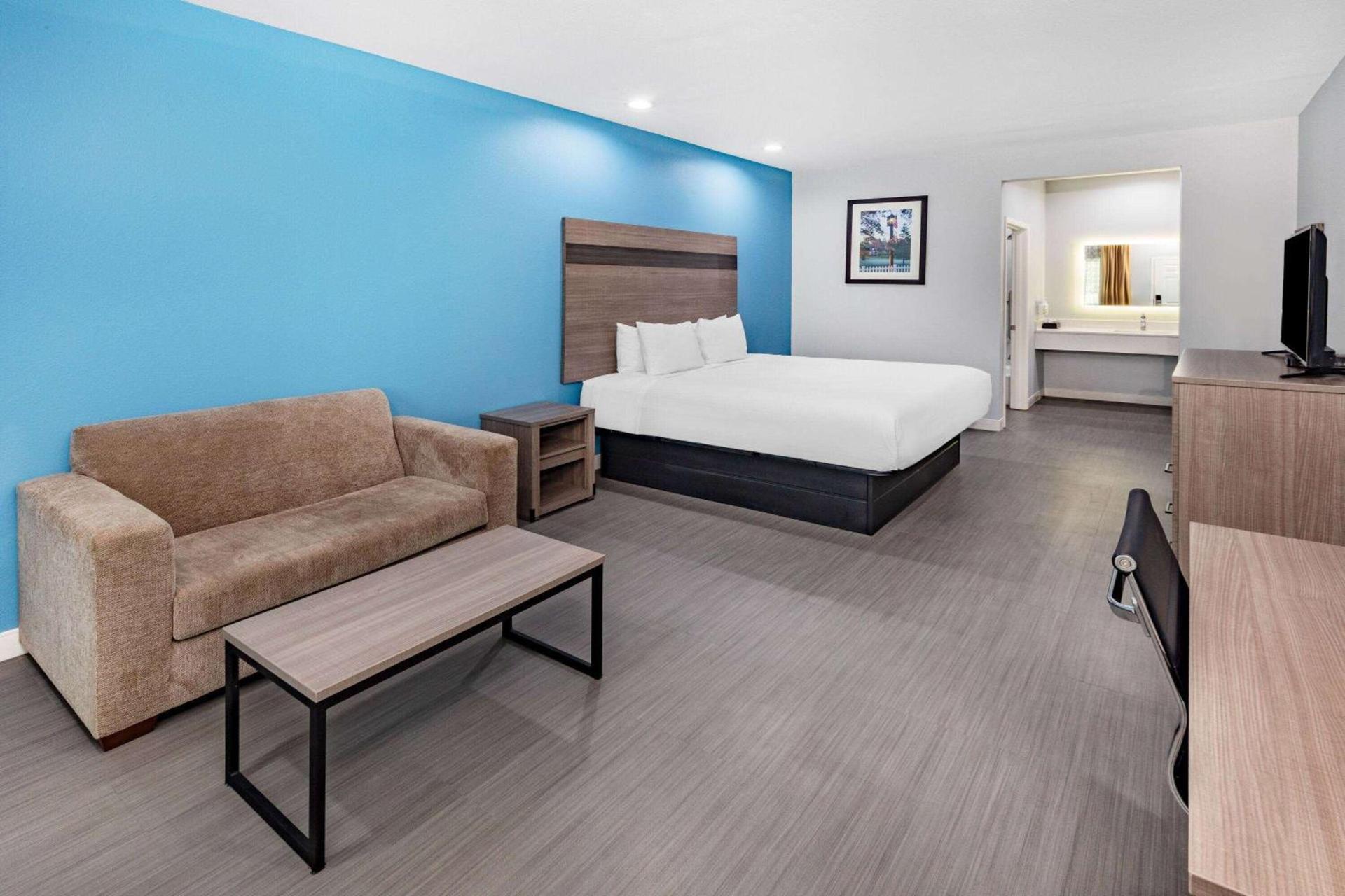 Baymont by Wyndham Freeport Texas photo 47