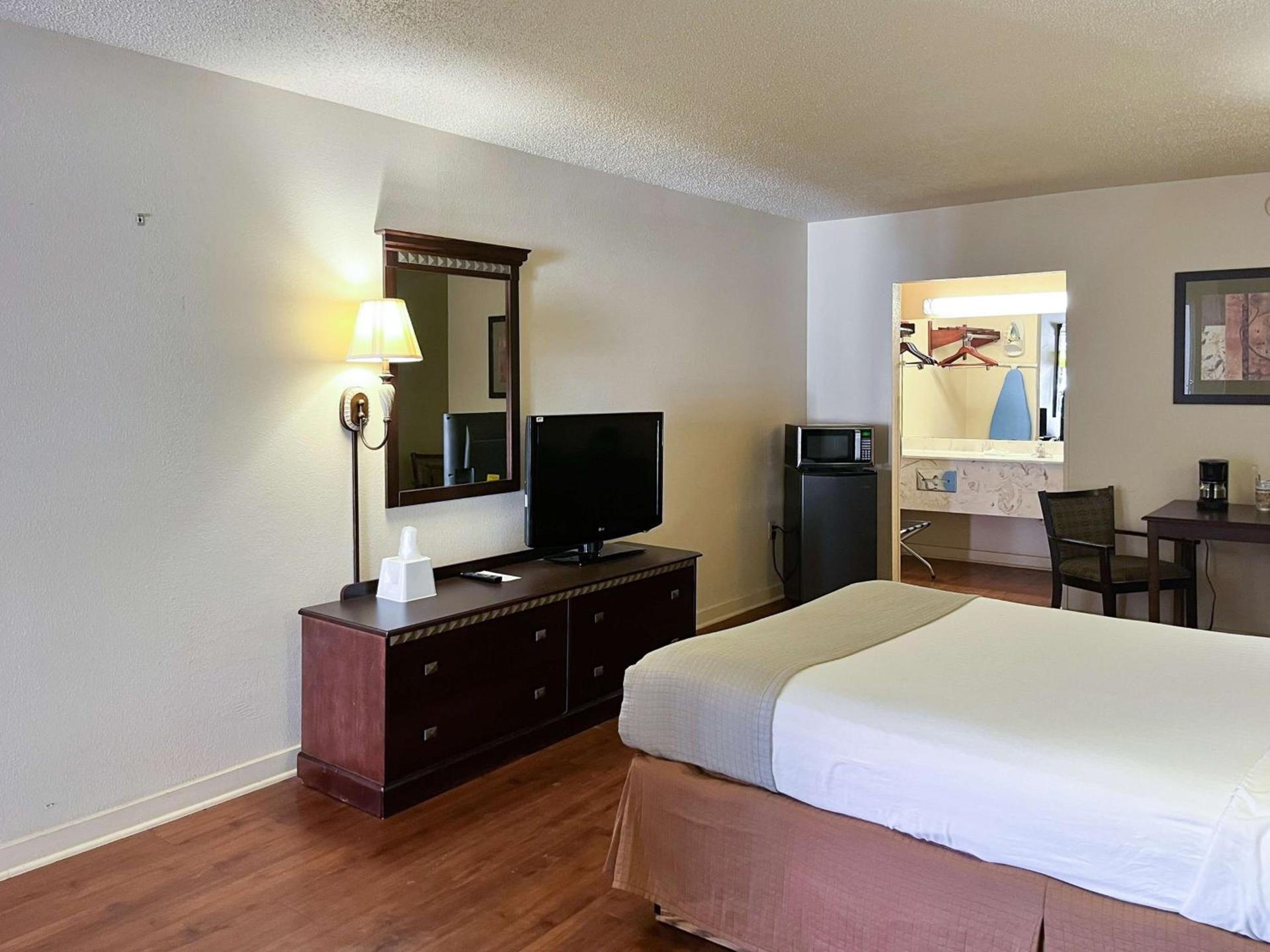 Motel 6 Abbeville, AL photo 9