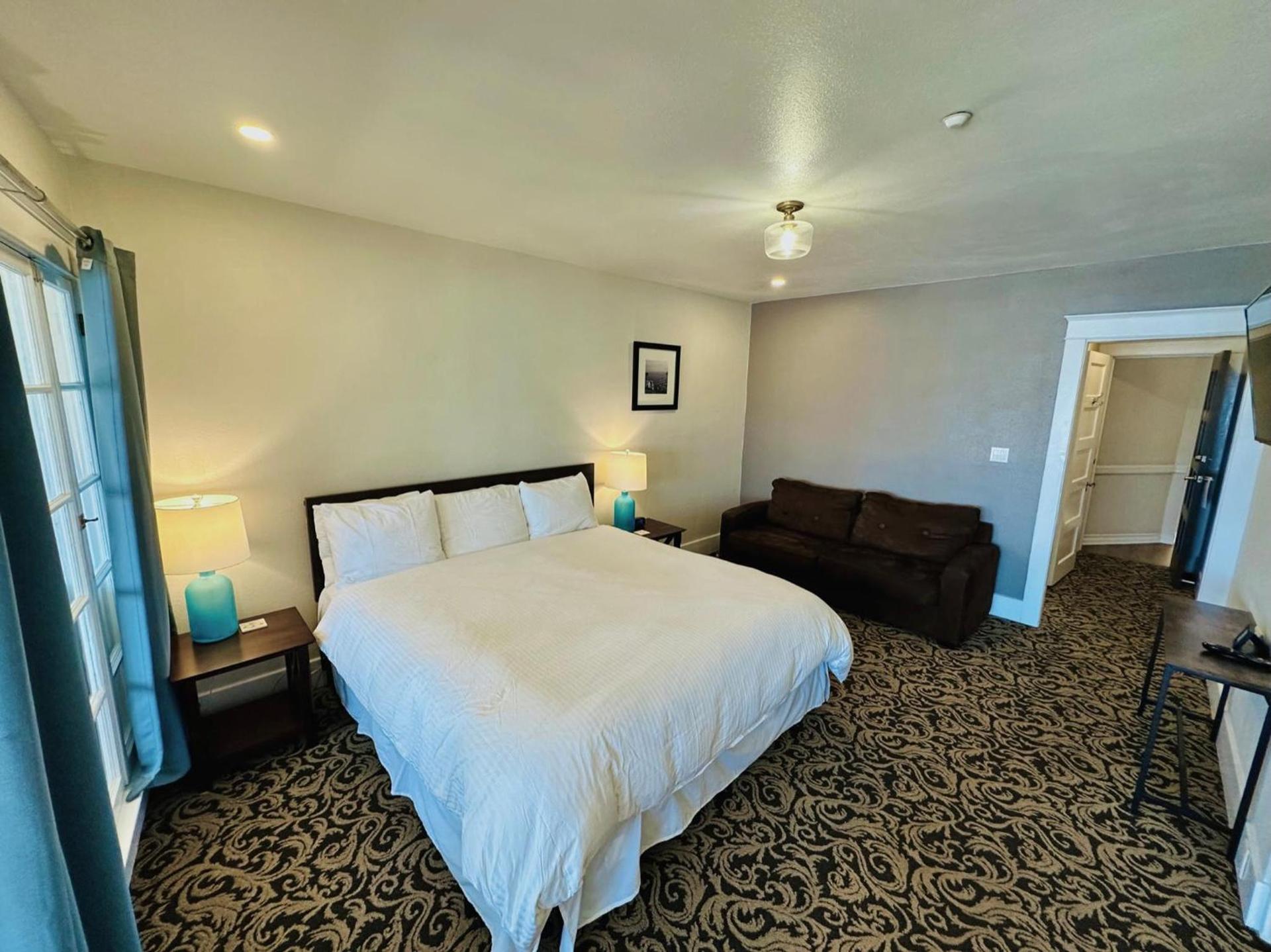 The Edgewater photo 30