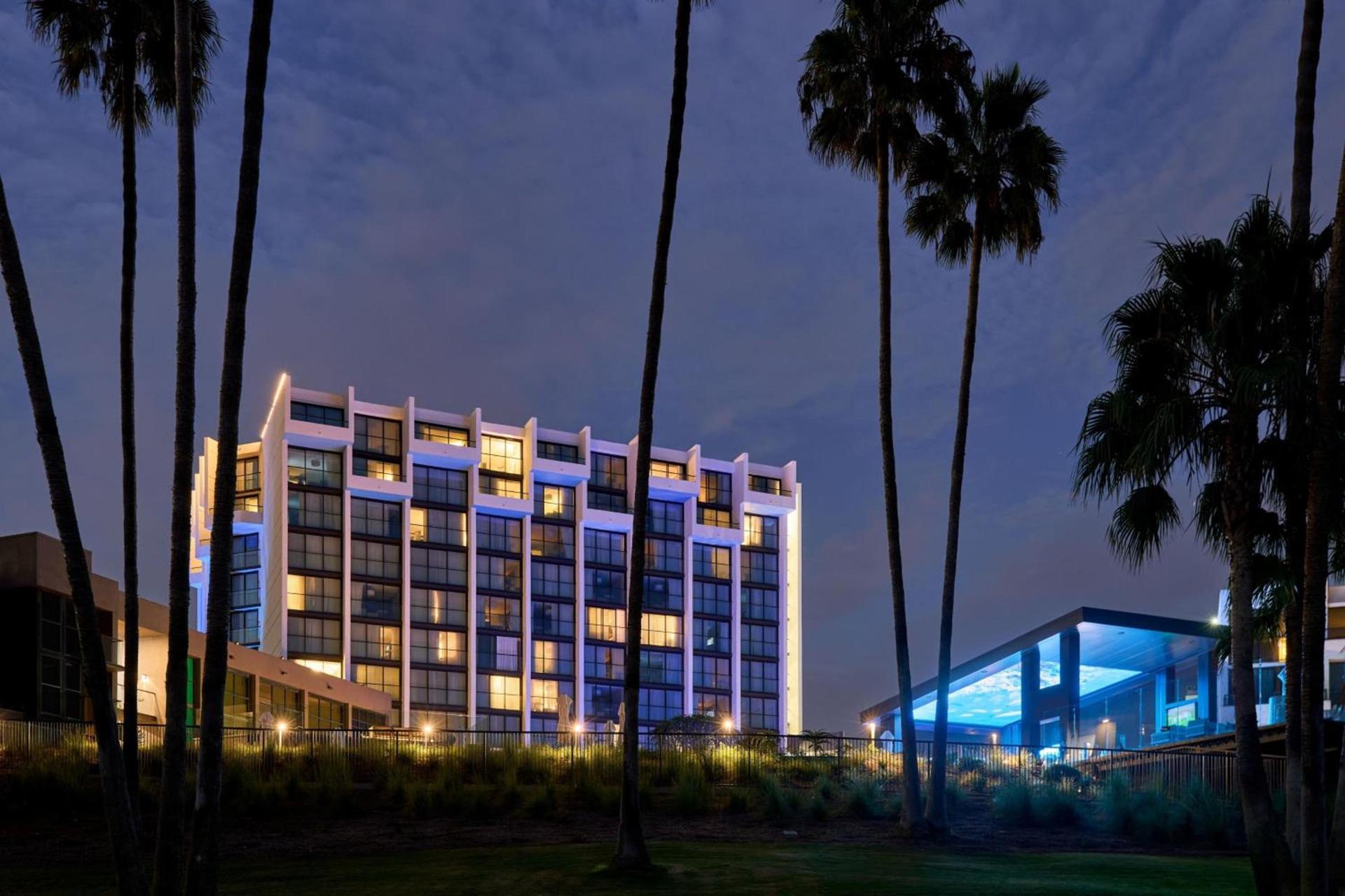 VEA Newport Beach, a Marriott Resort & Spa photo 8