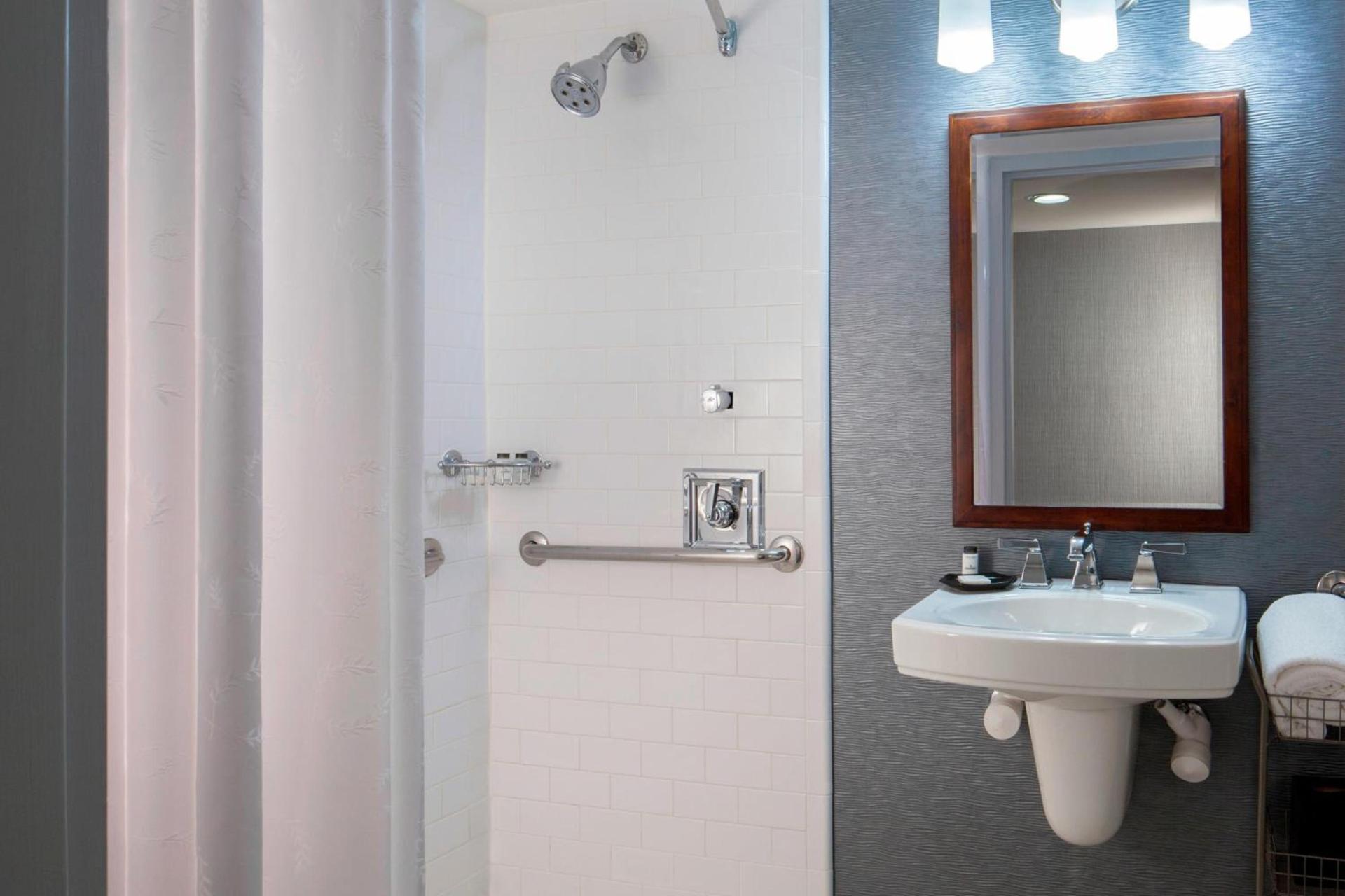 Sheraton Arlington Hotel photo 9