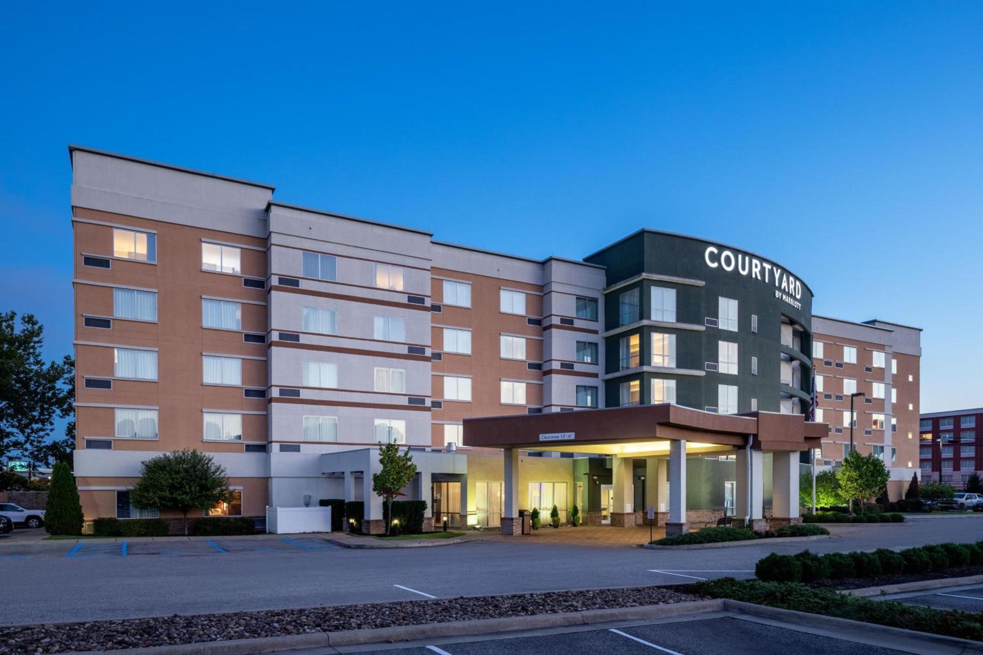 Courtyard by Marriott Charleston Downtown/Civic Center photo 1