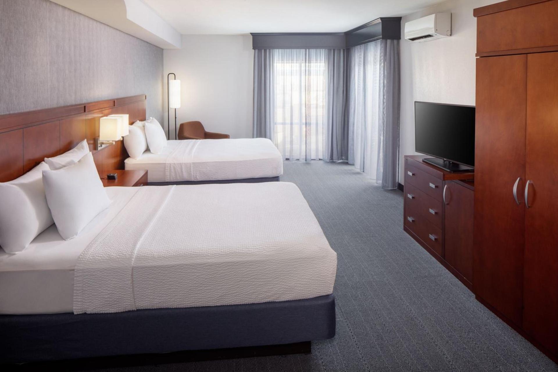 Courtyard by Marriott Charleston Downtown/Civic Center photo 11