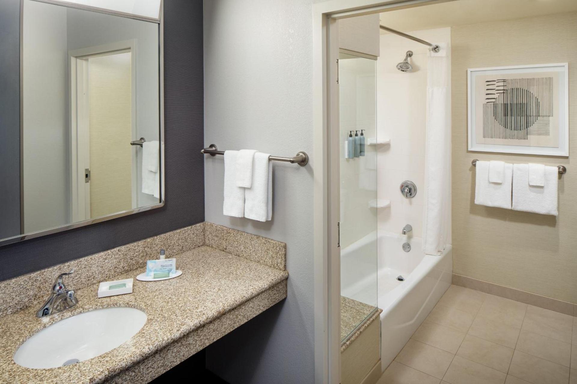 Courtyard by Marriott Charleston Downtown/Civic Center photo 25
