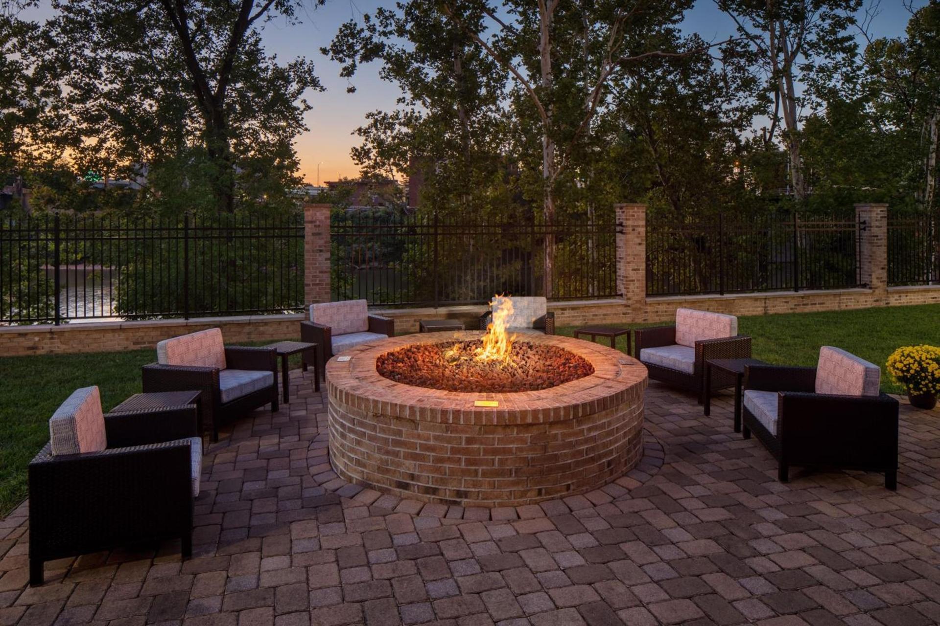 Courtyard by Marriott Charleston Downtown/Civic Center photo 31