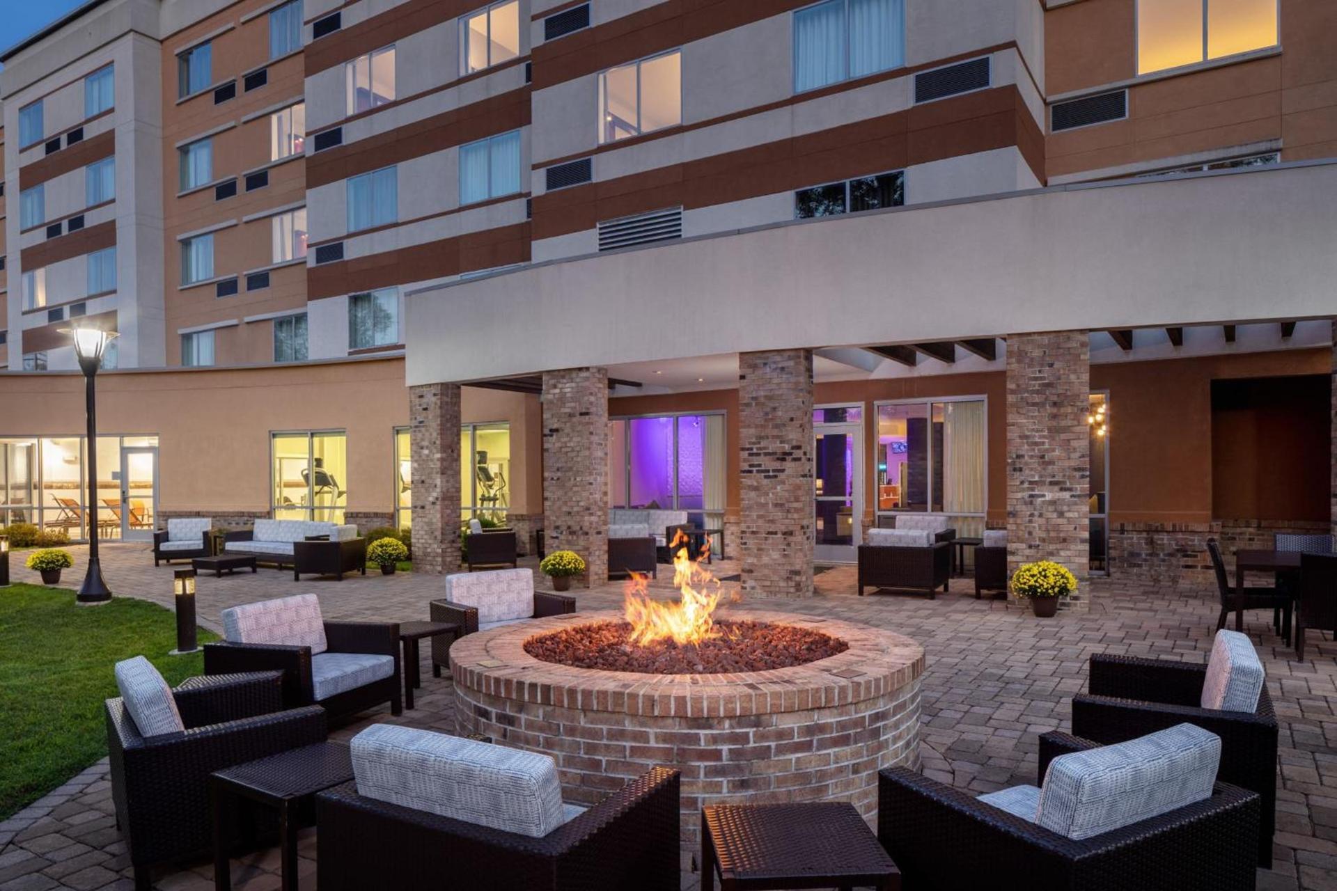 Courtyard by Marriott Charleston Downtown/Civic Center photo 32