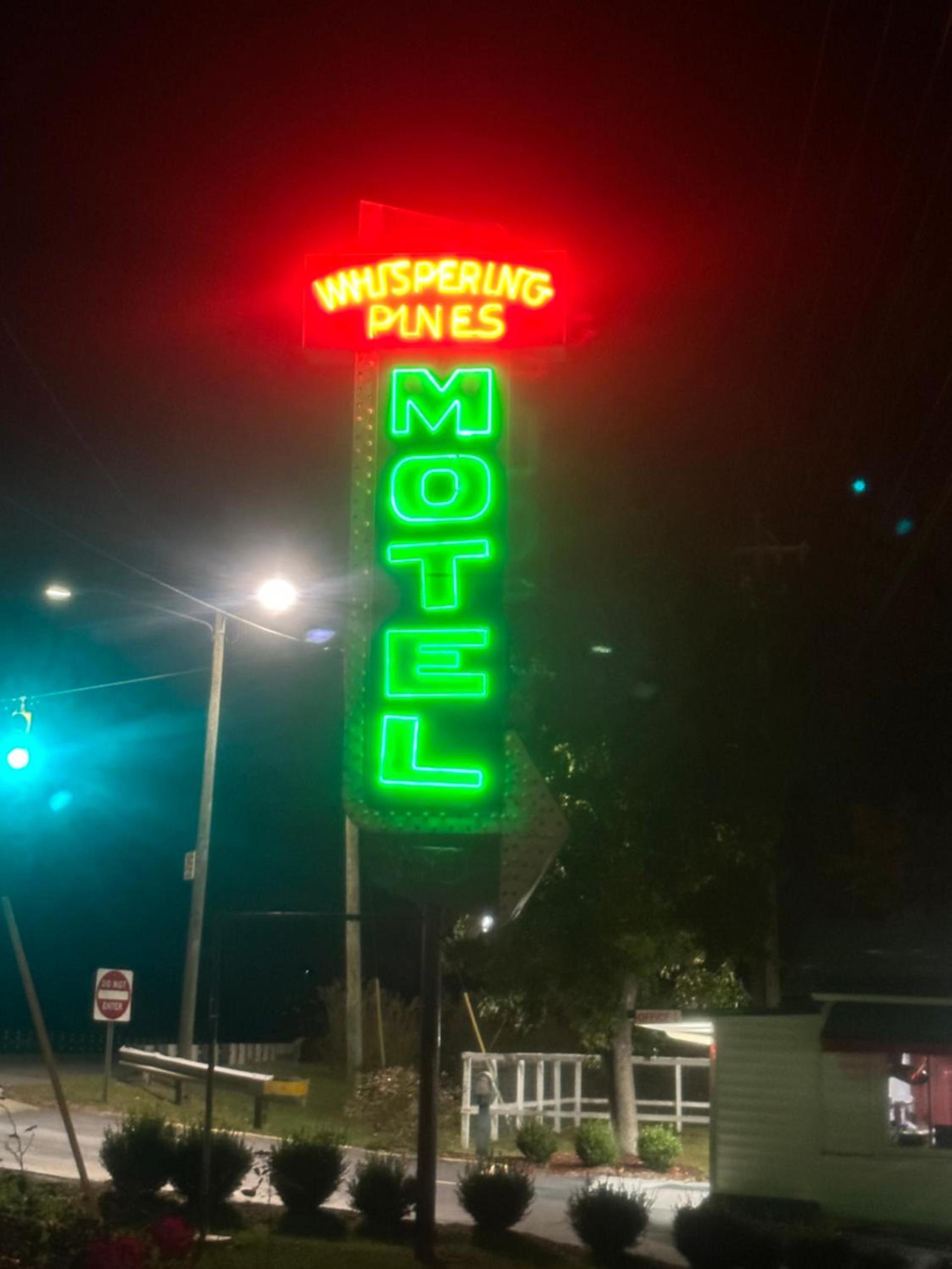 Whispering Pines Motel photo 3