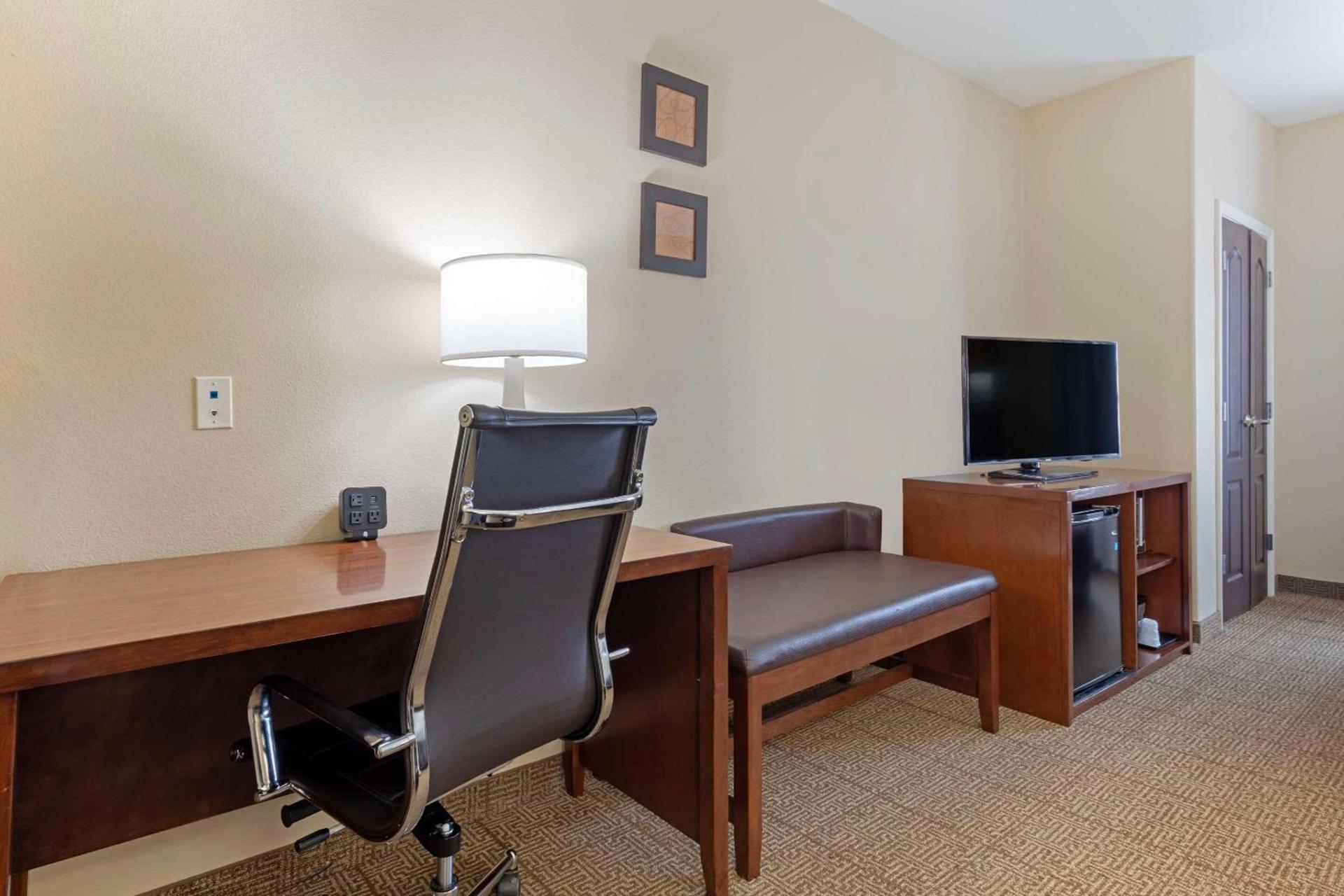 Comfort Suites West Dallas - Cockrell Hill photo 9