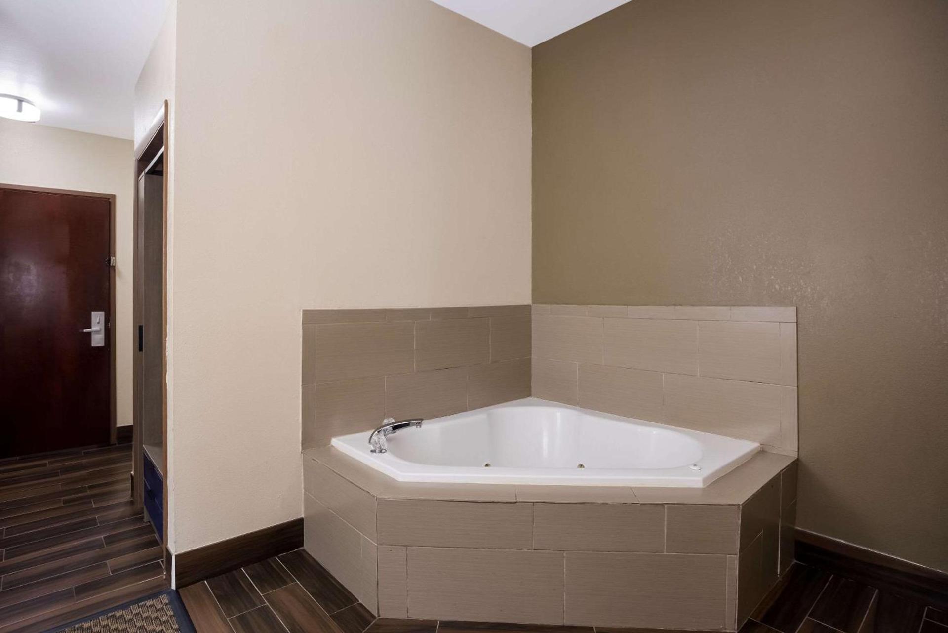 Comfort Inn & Suites Midway - Tallahassee West photo 19