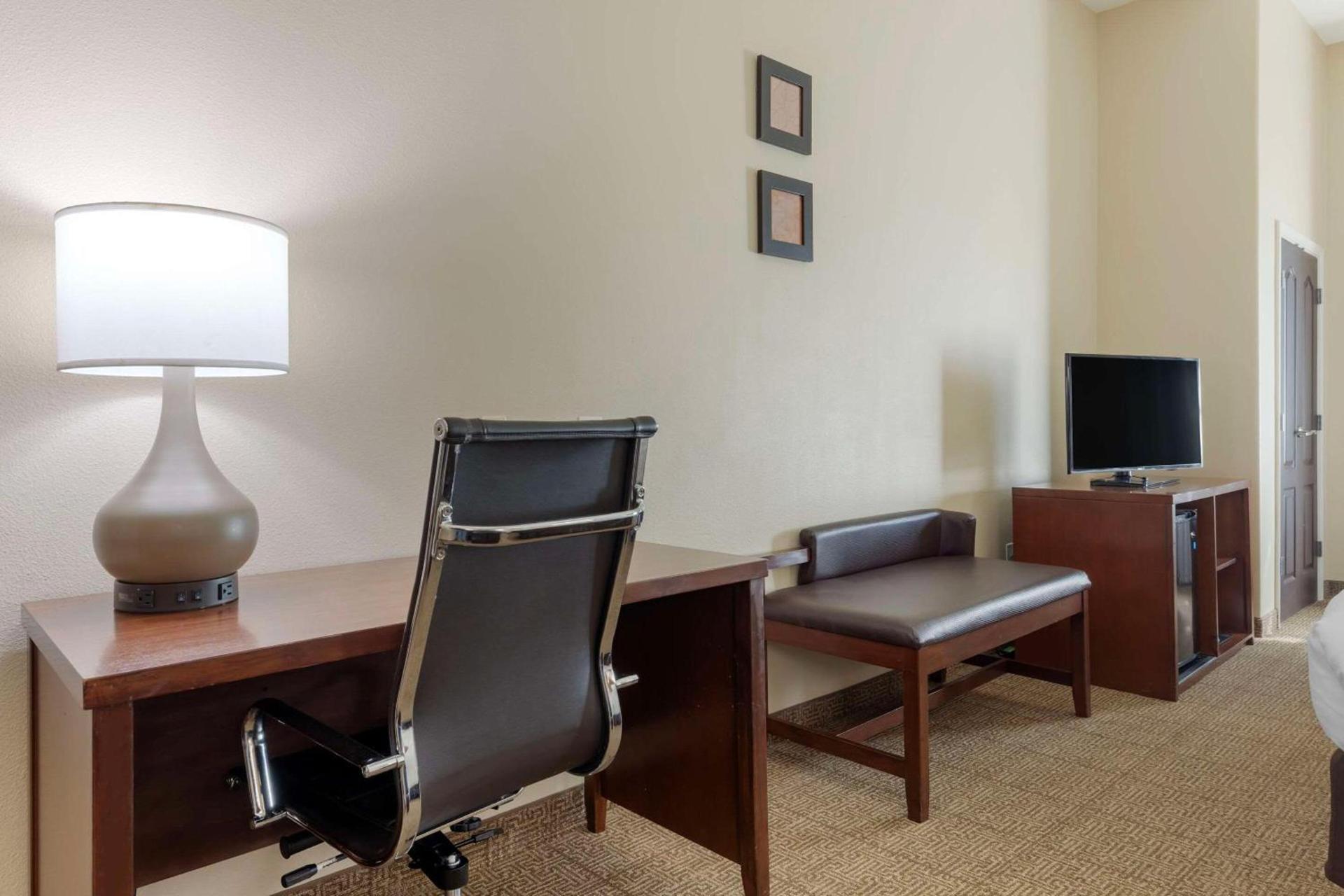 Comfort Suites West Dallas - Cockrell Hill photo 13