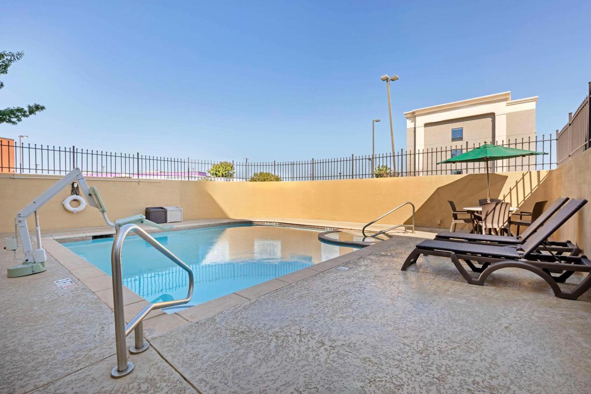 Comfort Suites West Dallas - Cockrell Hill photo 15