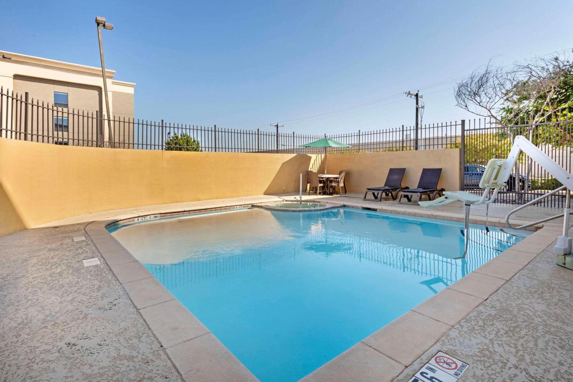 Comfort Suites West Dallas - Cockrell Hill photo 16