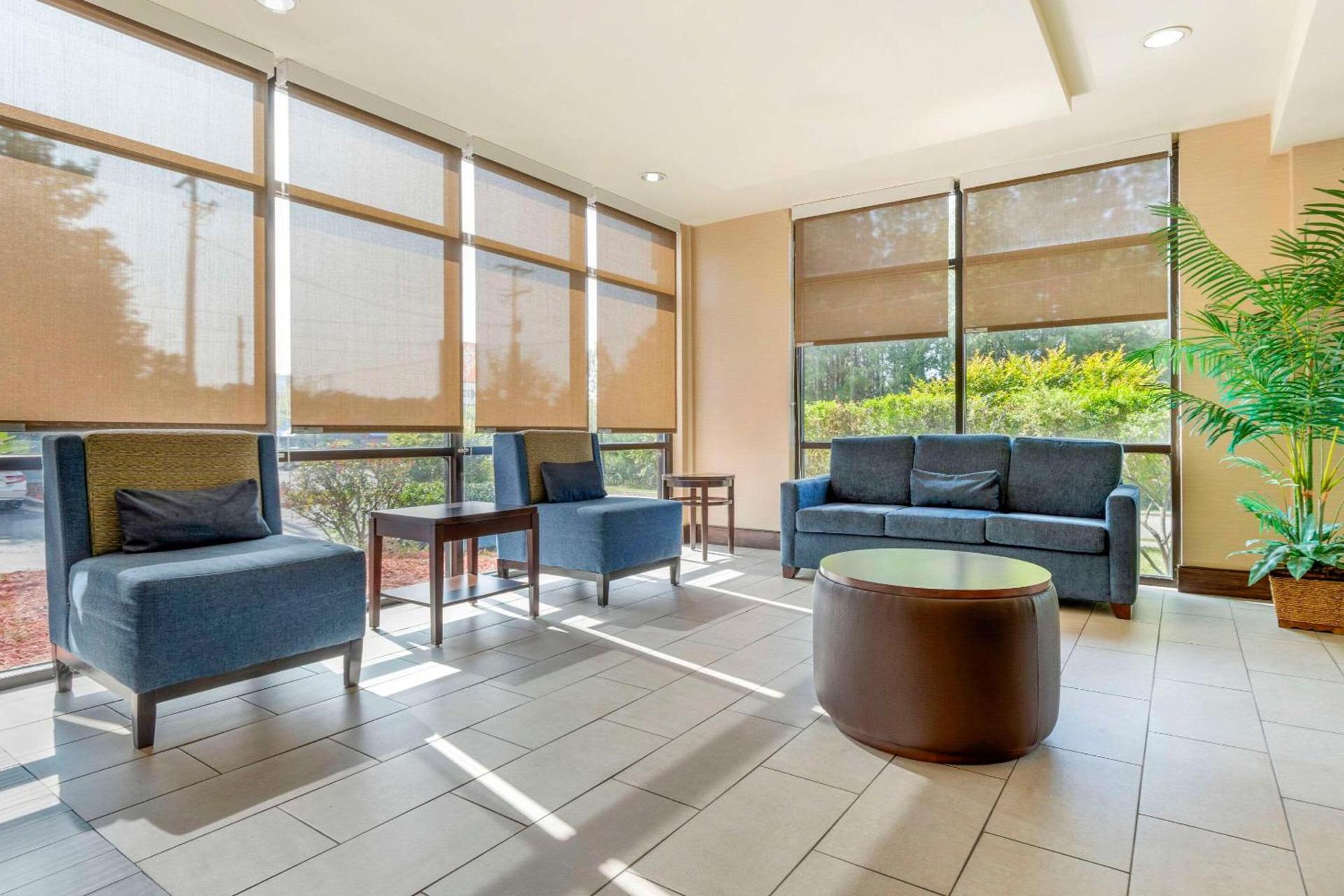 Comfort Suites Columbia Northeast - Fort Jackson photo 2