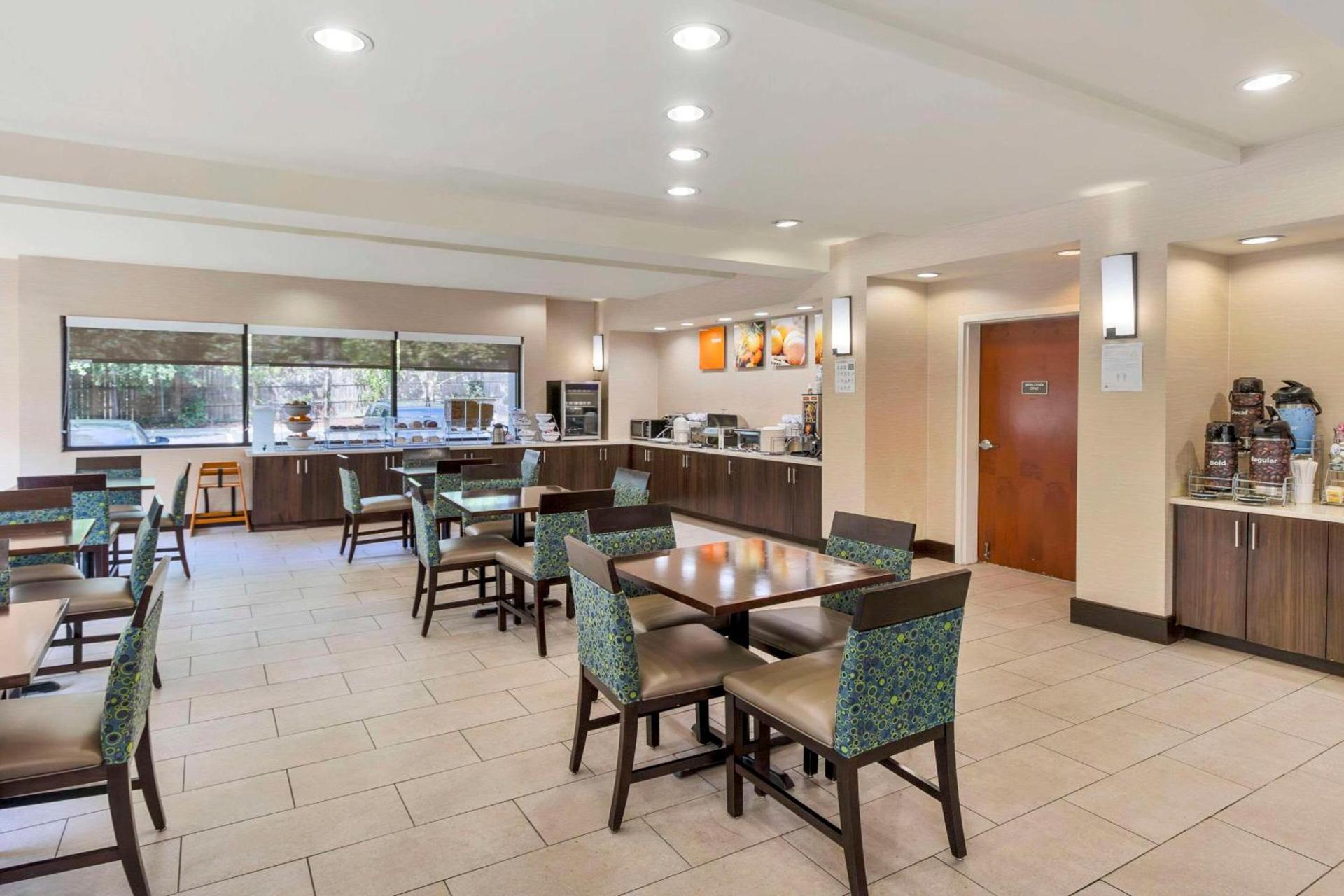 Comfort Suites Columbia Northeast - Fort Jackson photo 39