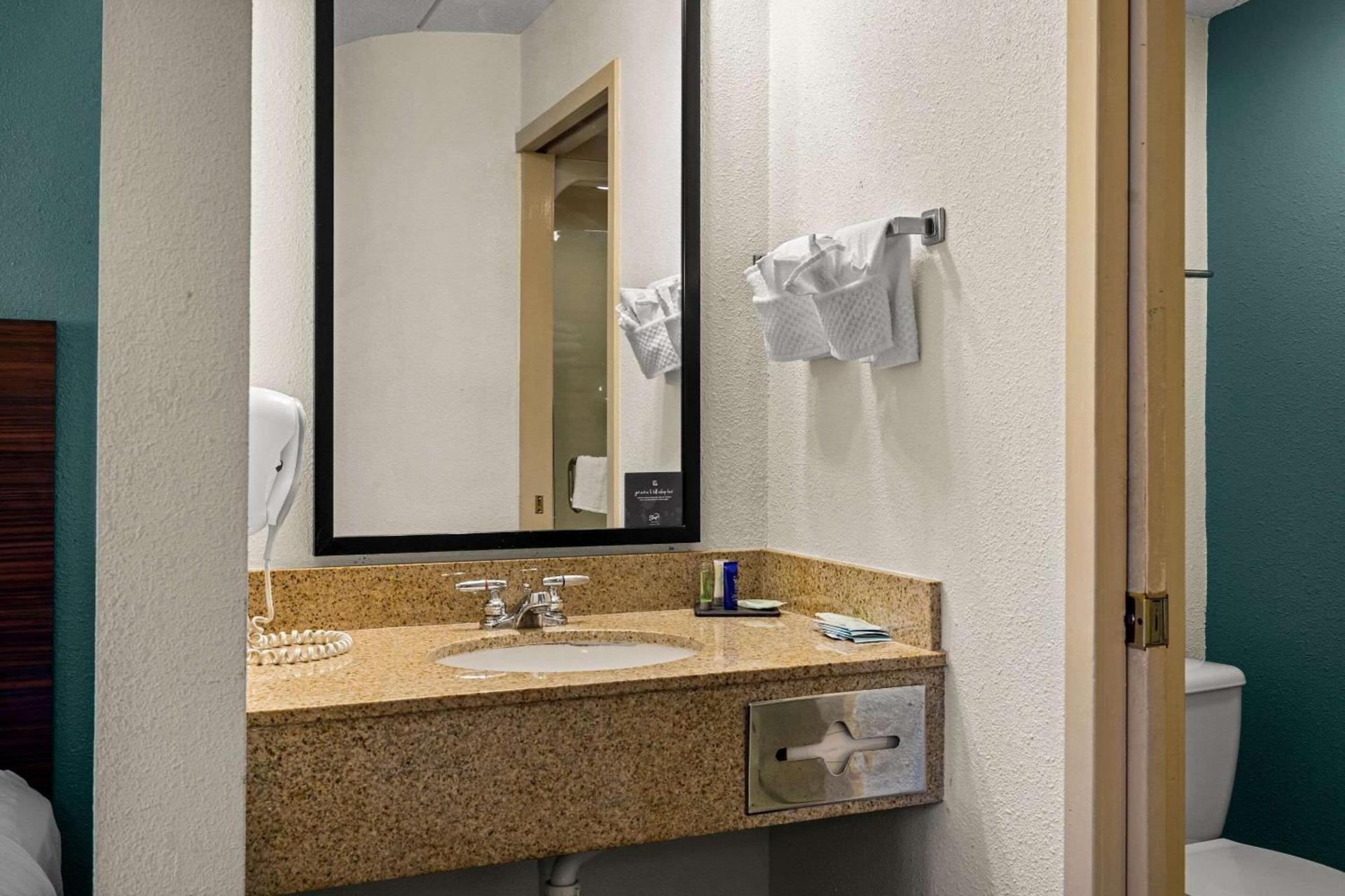 Sleep Inn Wilmington near University photo 12