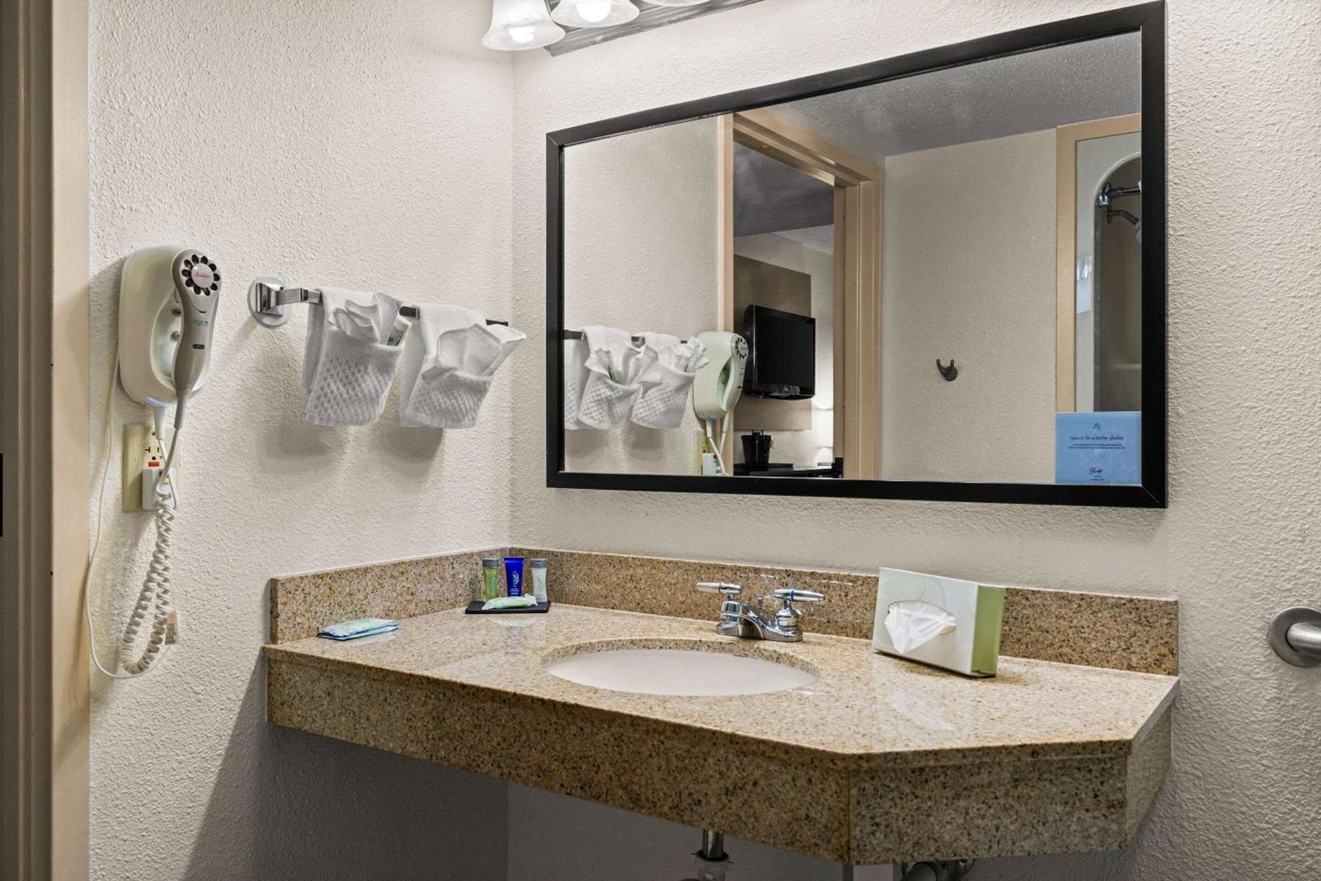 Sleep Inn Wilmington near University photo 18