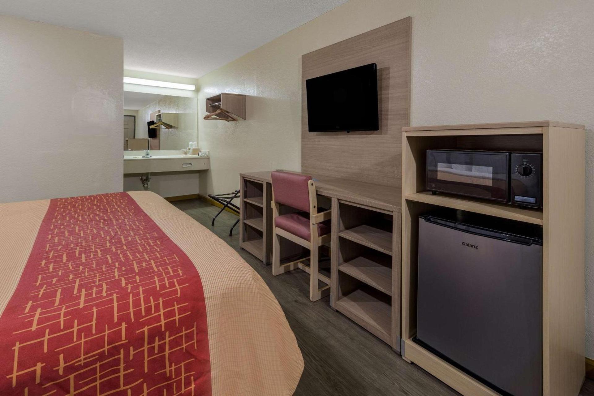 Rodeway Inn Ardmore I-65 photo 9
