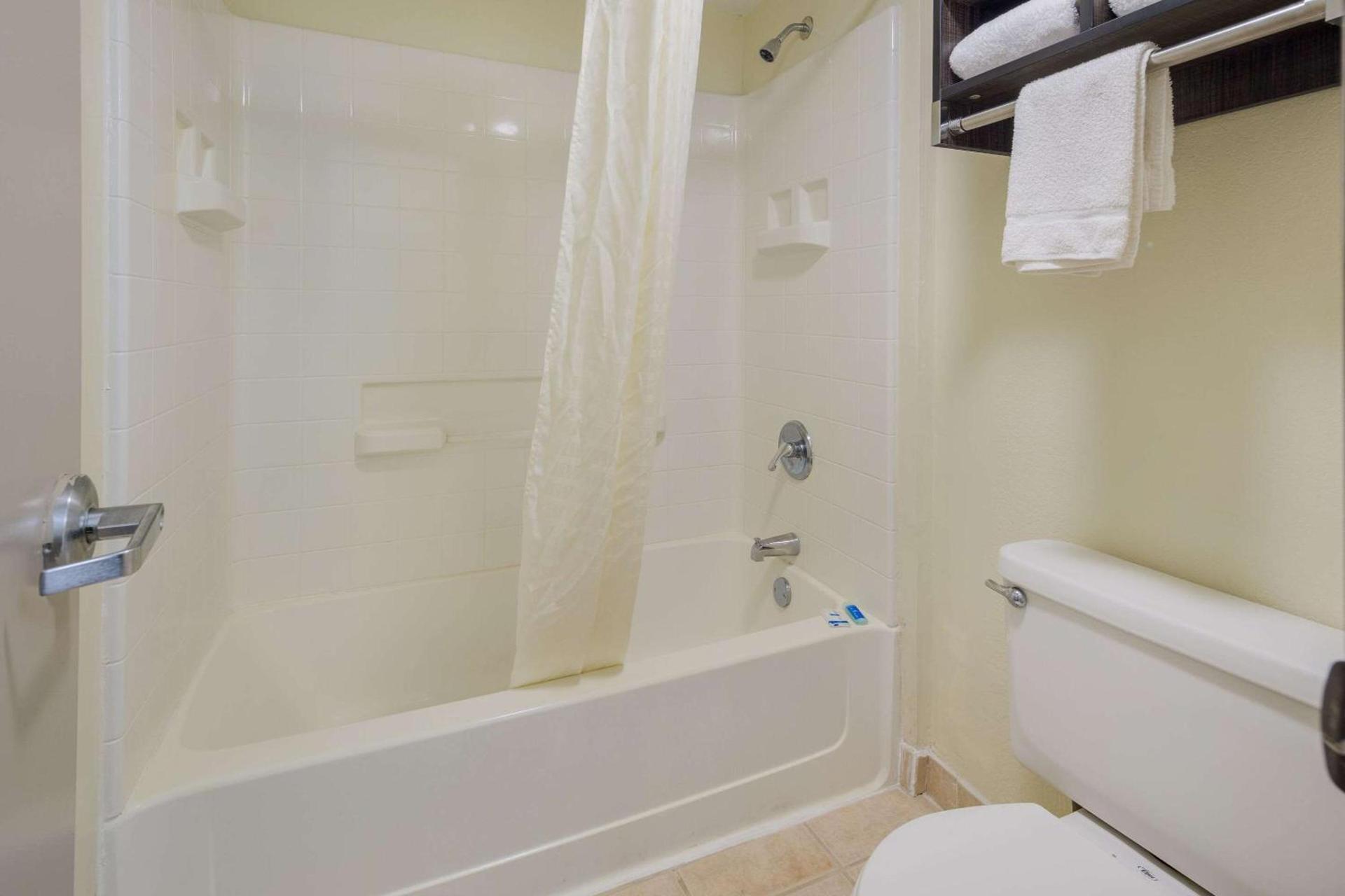 Rodeway Inn Ardmore I-65 photo 15