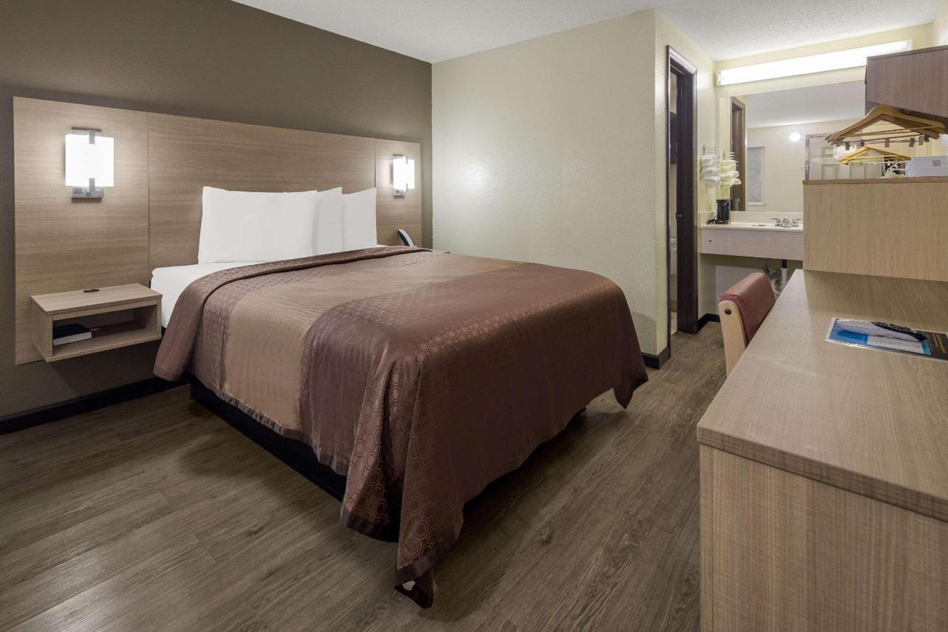Rodeway Inn Ardmore I-65 photo 16