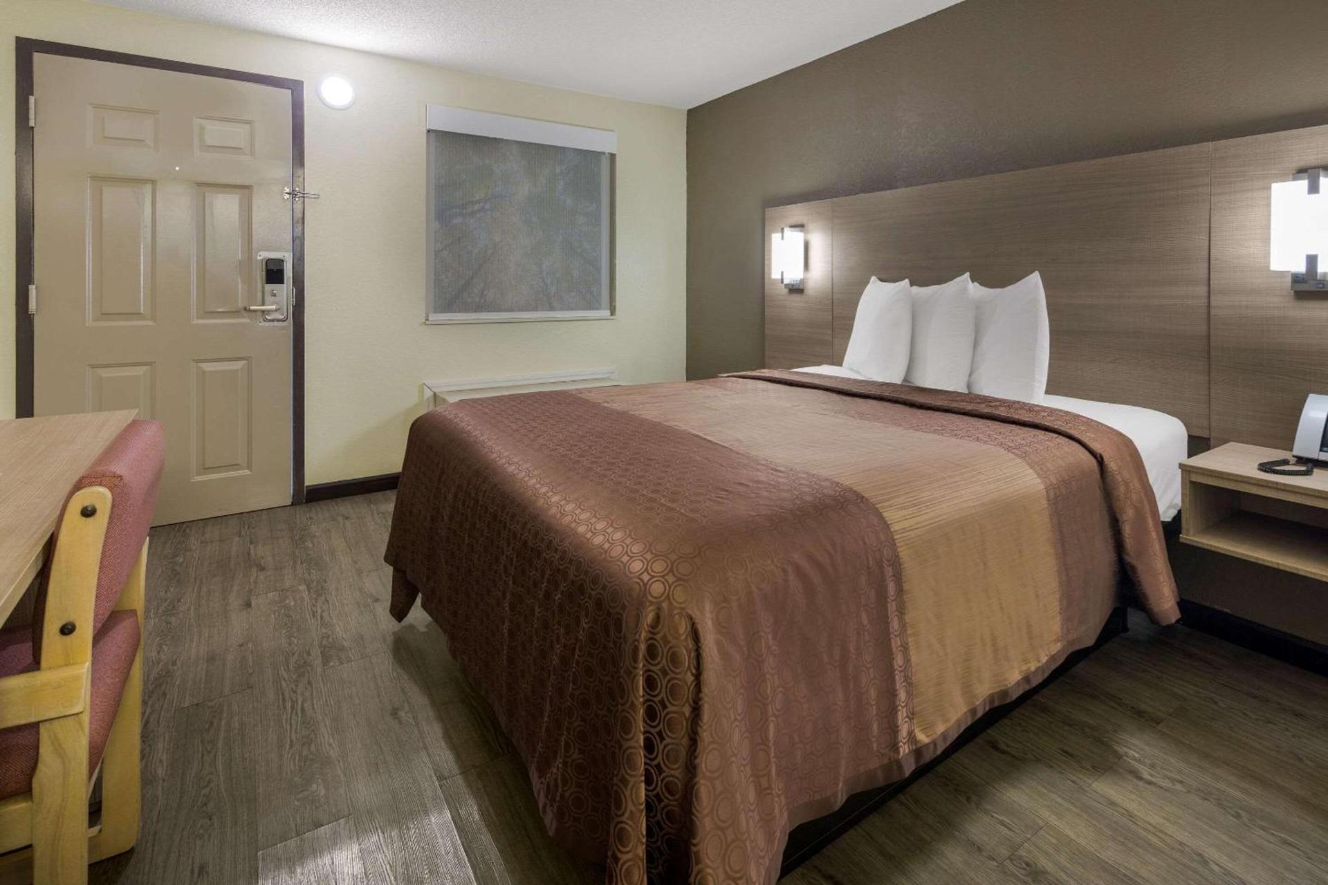 Rodeway Inn Ardmore I-65 photo 17
