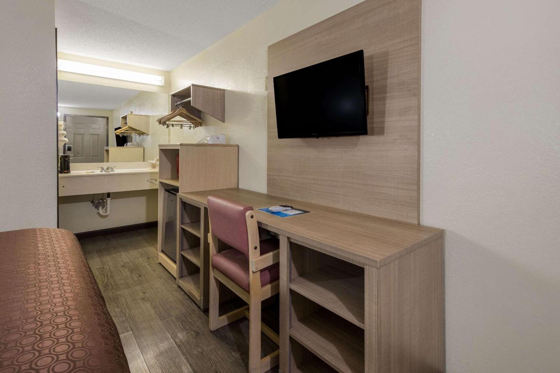 Rodeway Inn Ardmore I-65 photo 18