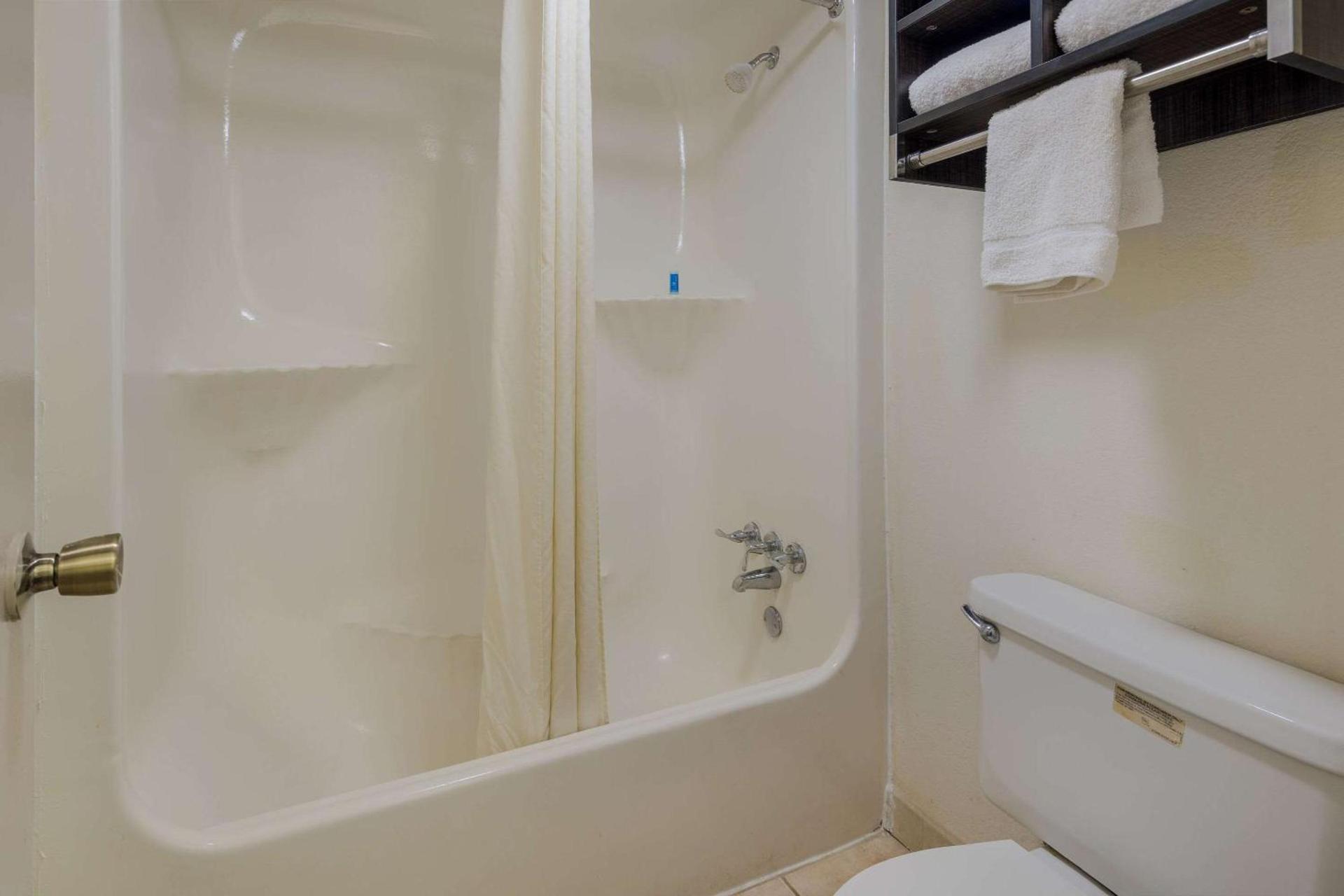 Rodeway Inn Ardmore I-65 photo 20