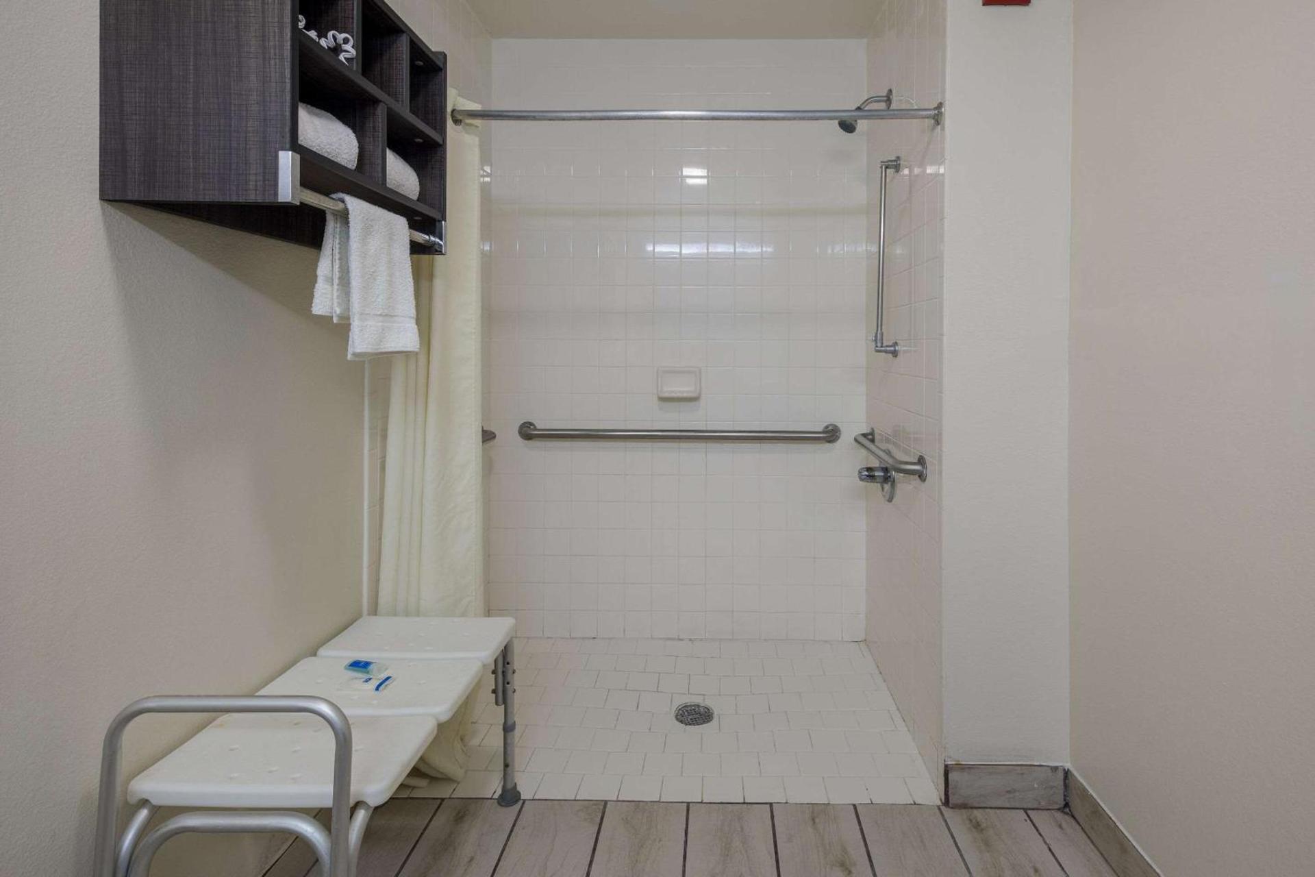 Rodeway Inn Ardmore I-65 photo 29