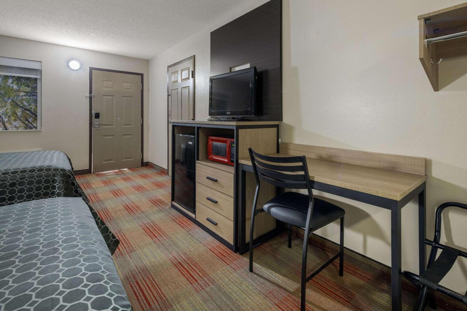 Rodeway Inn Ardmore I-65 photo 28