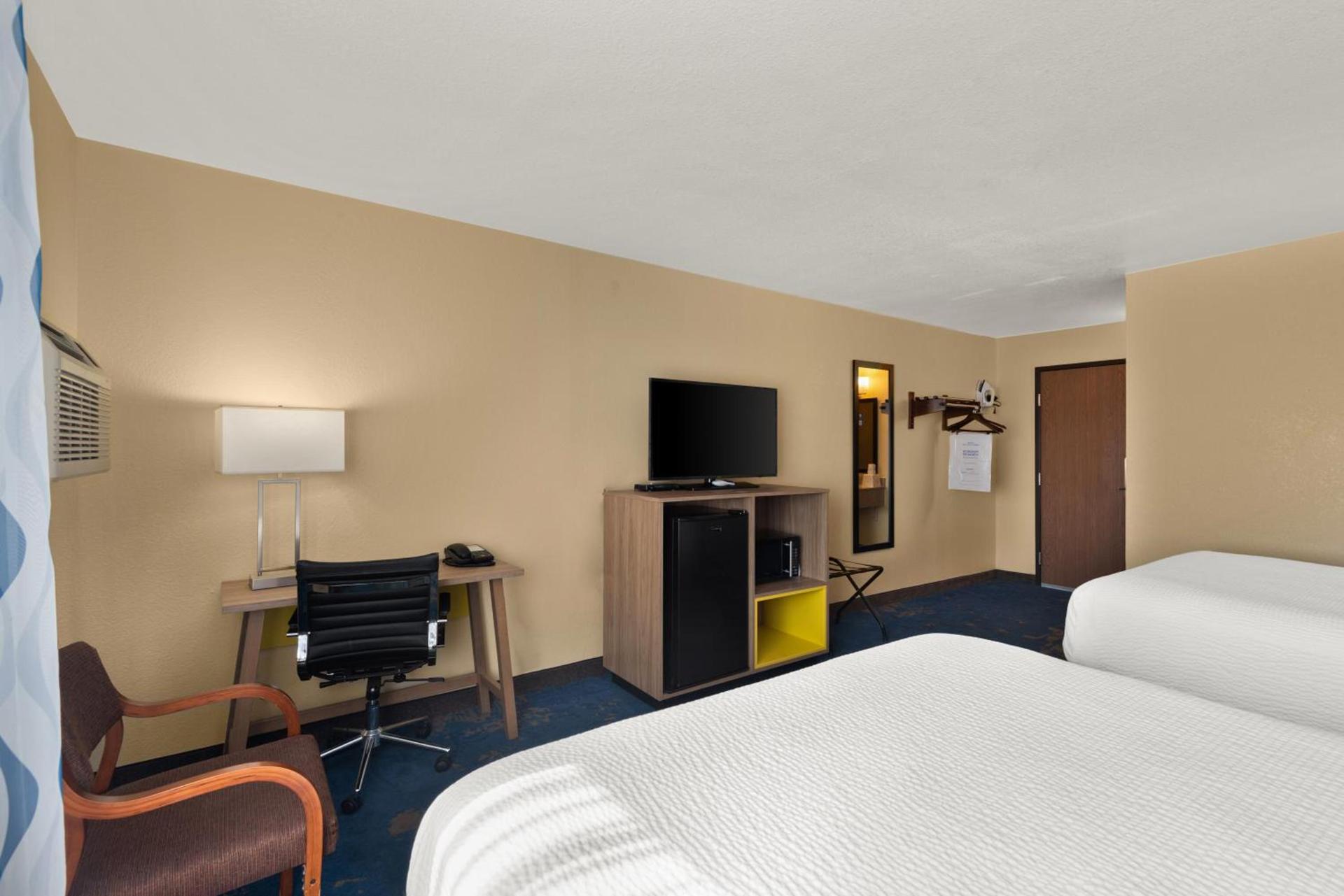 Days Inn by Wyndham Newton photo 42