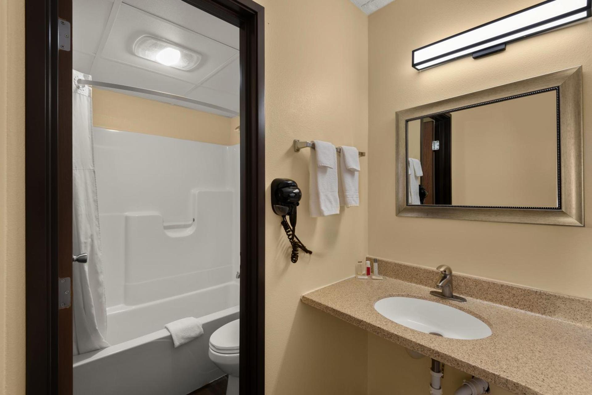 Days Inn by Wyndham Newton photo 51