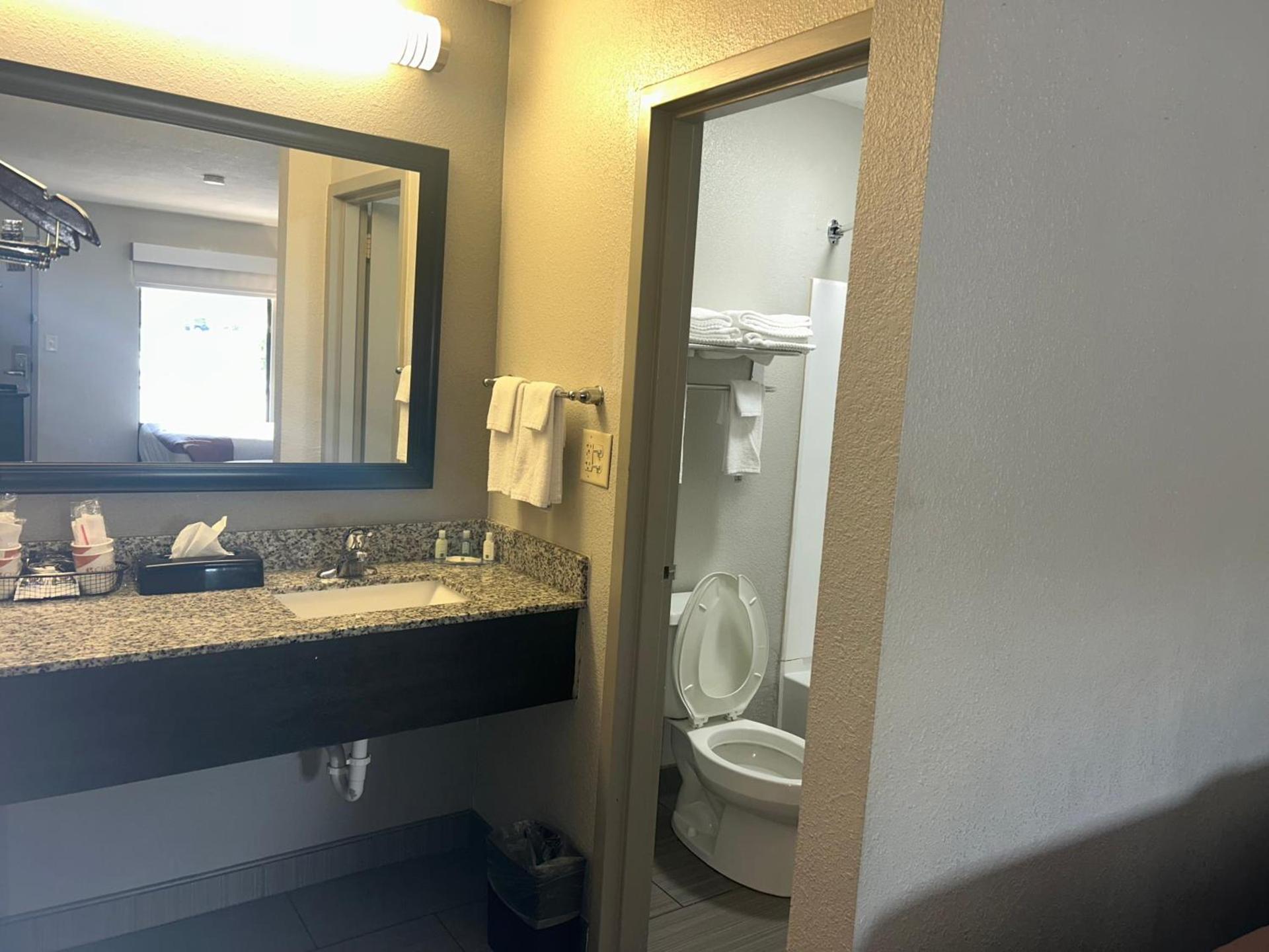 Quality Inn Mt Pleasant - Charleston photo 27